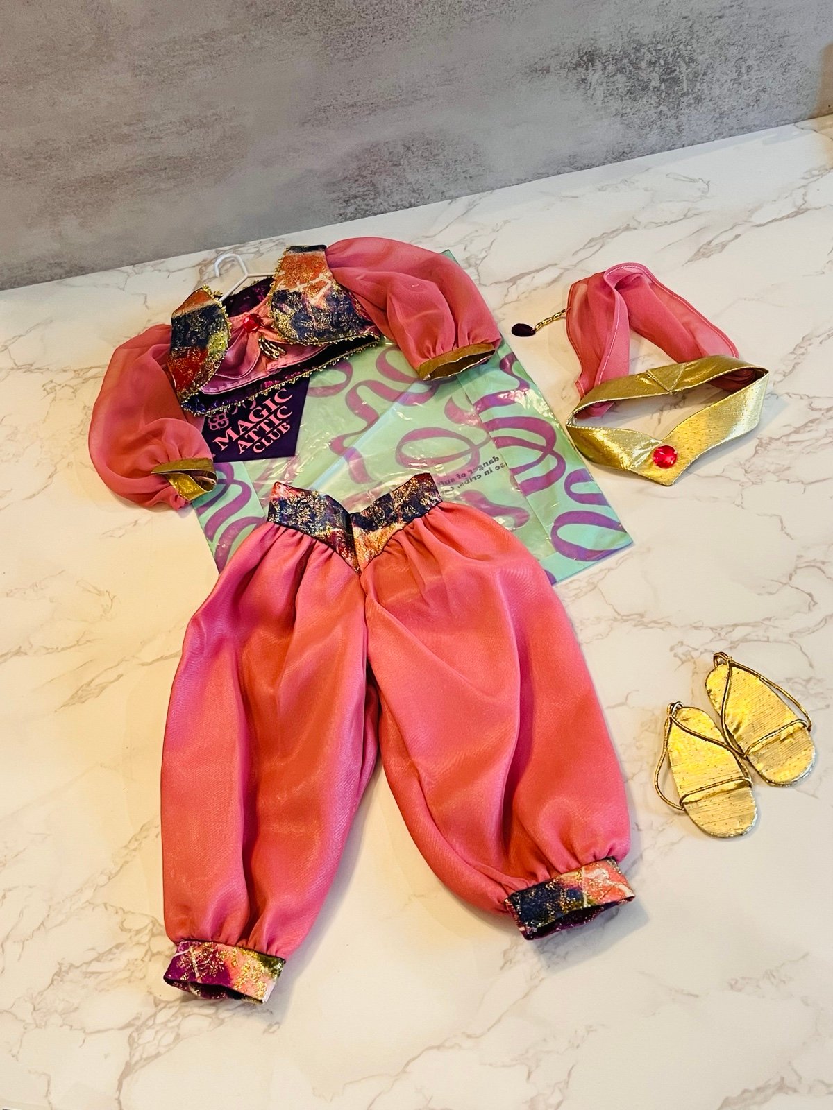 NEW HTF Magic Attic Club Alison of Arabia Genie Set outfit