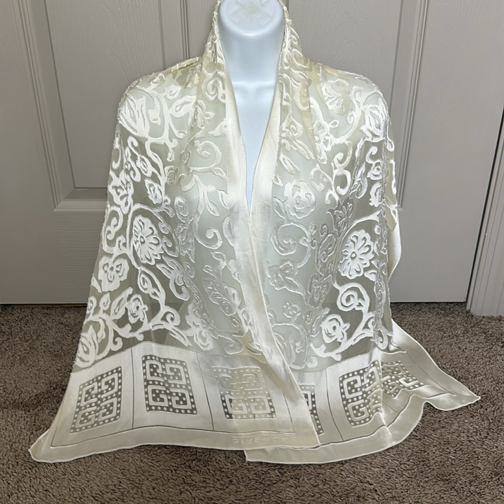 GIVENCHY Women's Large Rectangular Scarf White Floral Print Viscous/Silk 58/16