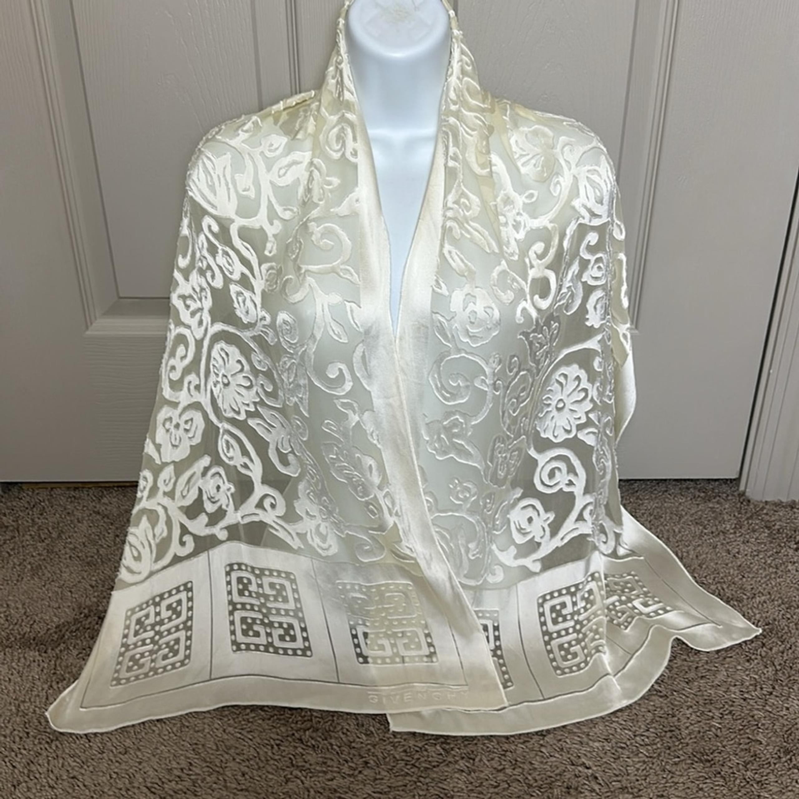 GIVENCHY Women's Large Rectangular Scarf White Floral Print Viscous/Silk 58/16