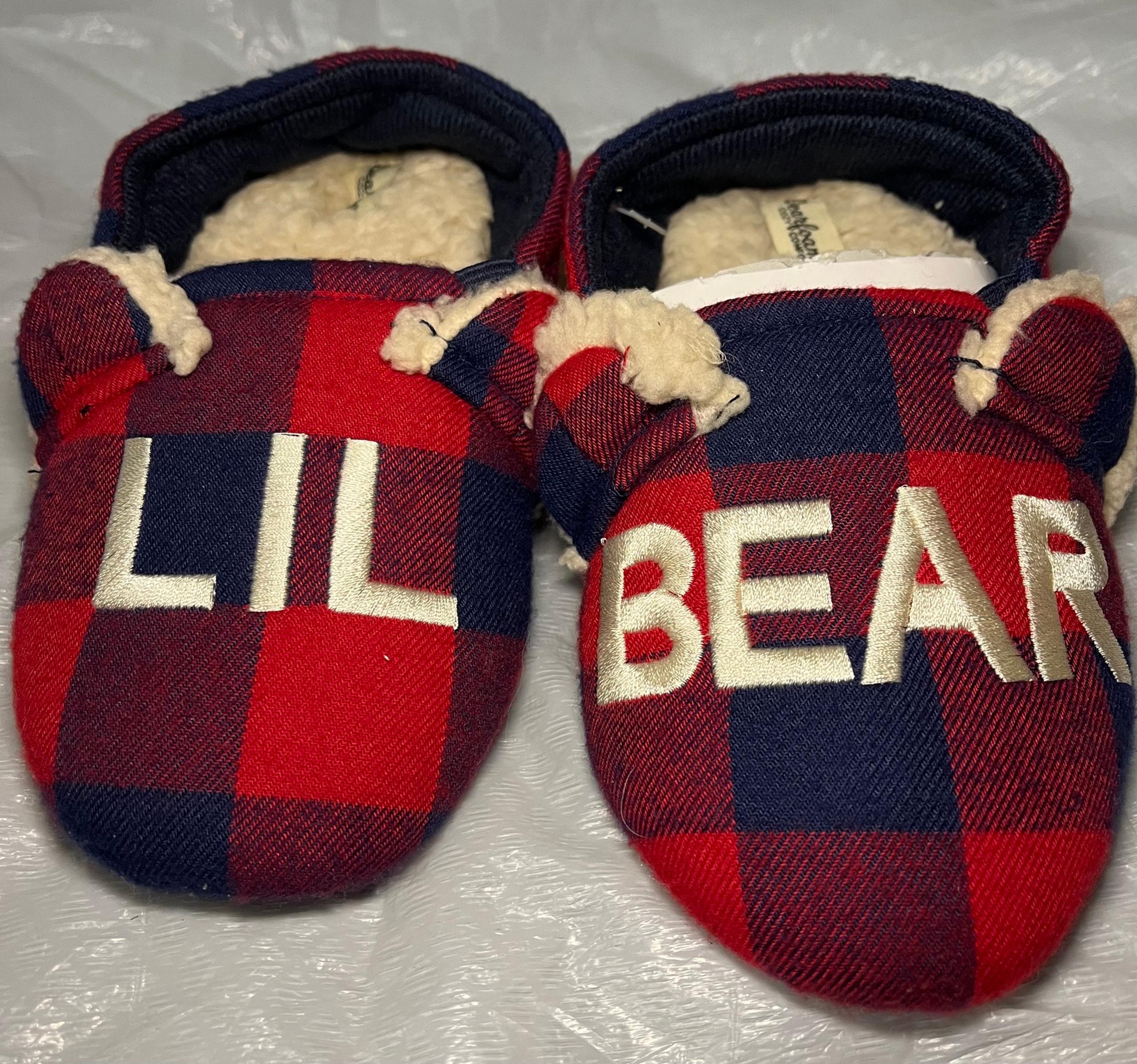 DEARFOAMS LIL BEAR SLIPPERS Plaid SIZE 9/10.  NEW With Tags.  Red/black Plaid.