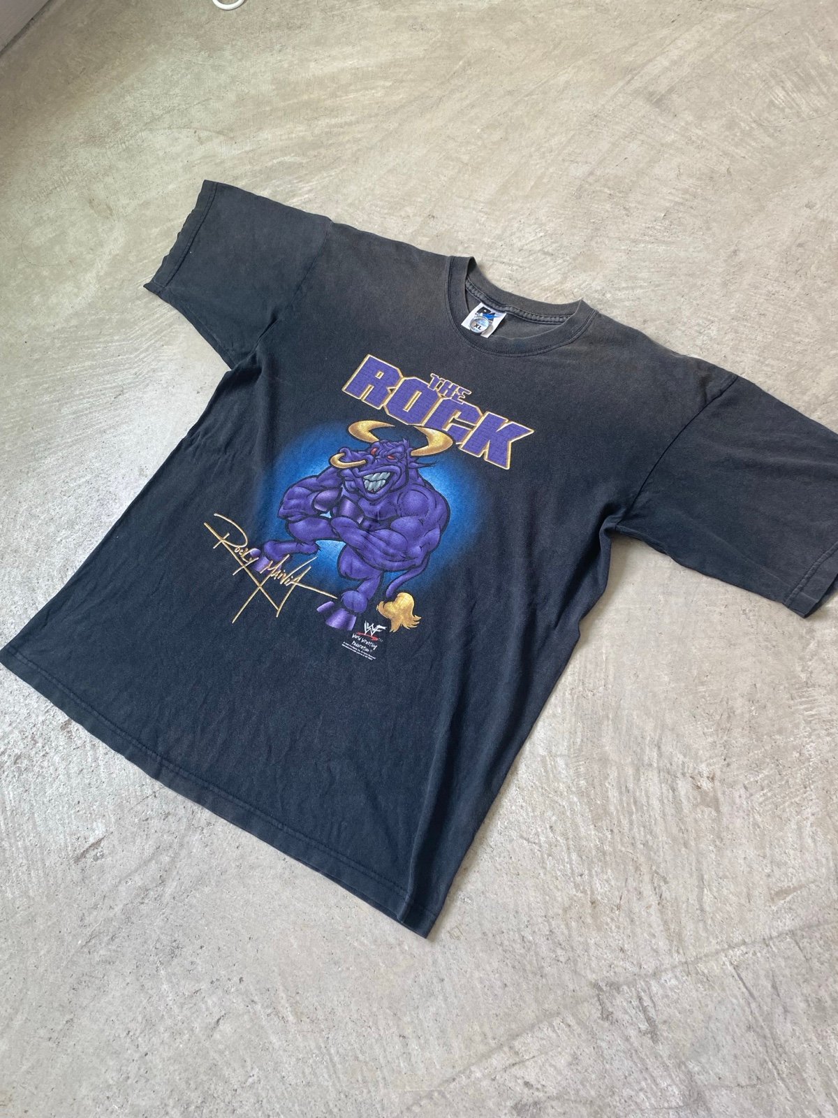 98’ WWF The Rock Rocky Mainia Bull T-Shirt