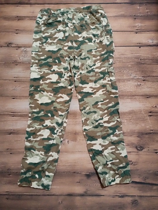Love Tree Woman's Size Large Camo Pants