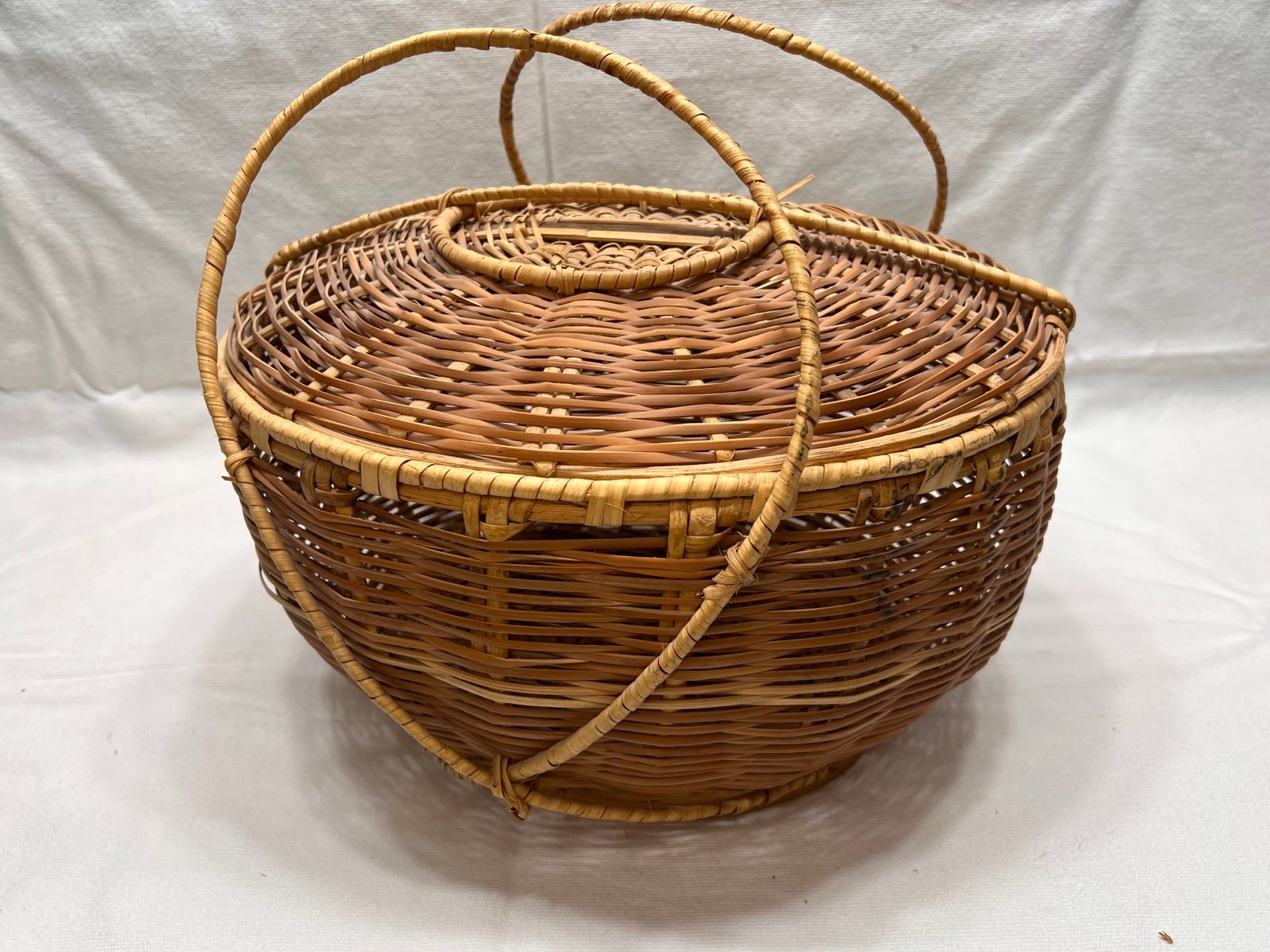 Vintage Oval Wicker Basket Delicate Double Loop
