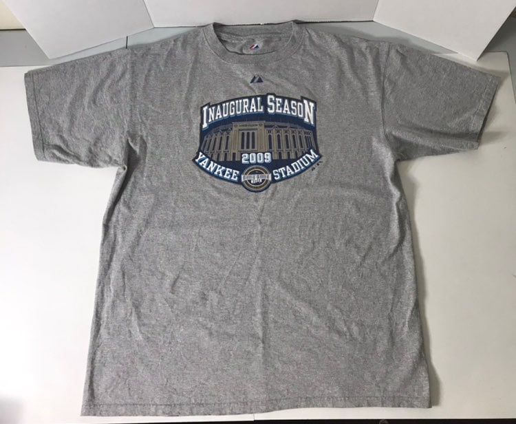 Vtg Yankees 2009 inaguaral season tshirt