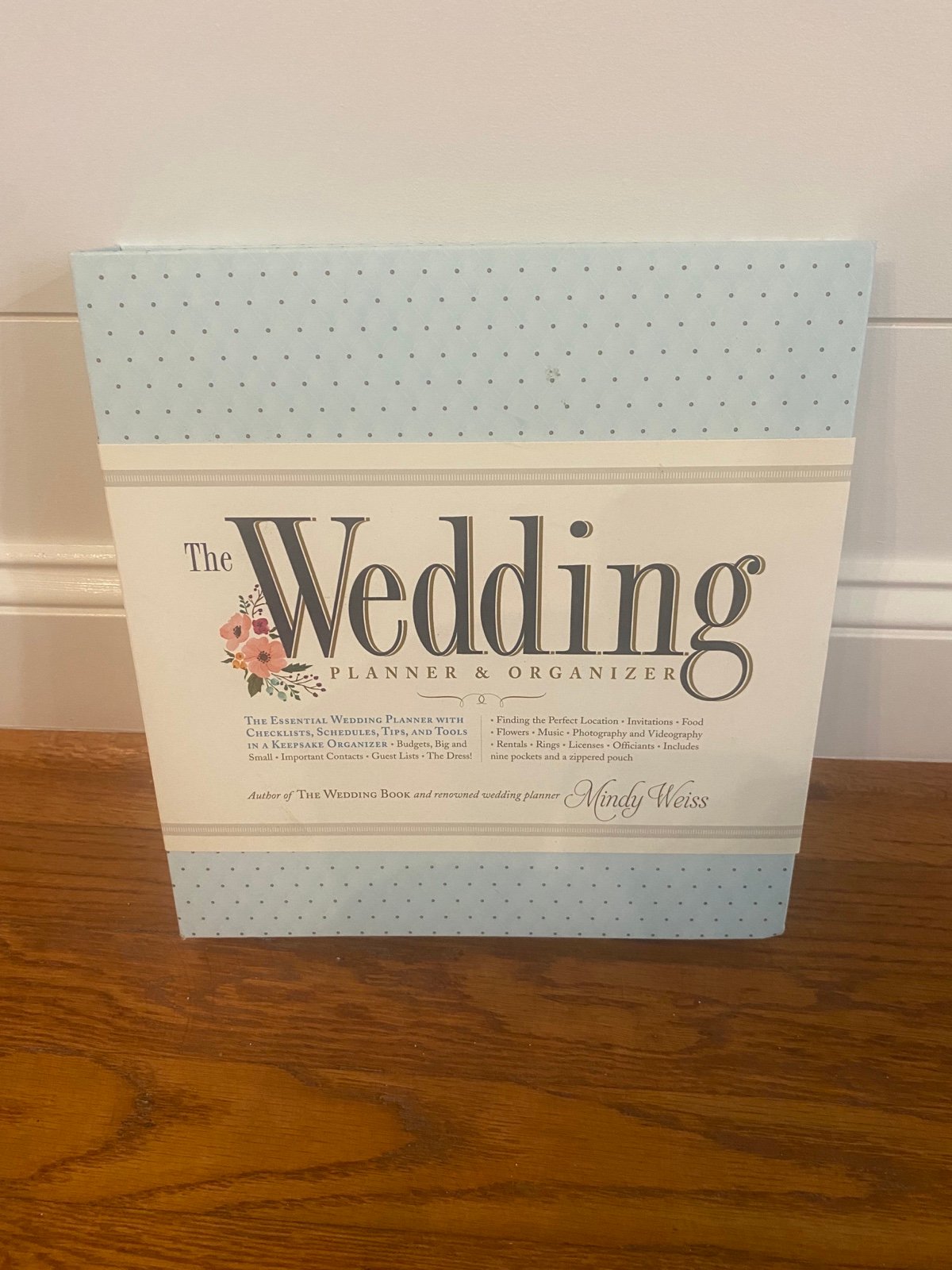 The Wedding Planner & Organizer Hard Back 3 Ring Binder System, Mindy Weiss NEW