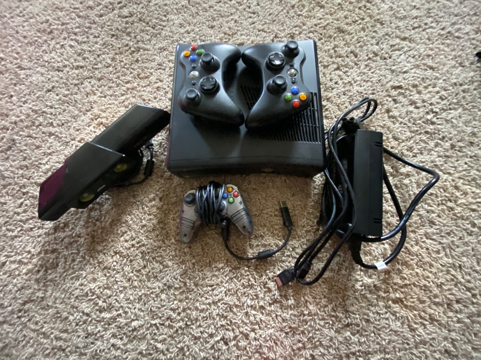 Black Xbox 360 gaming console
