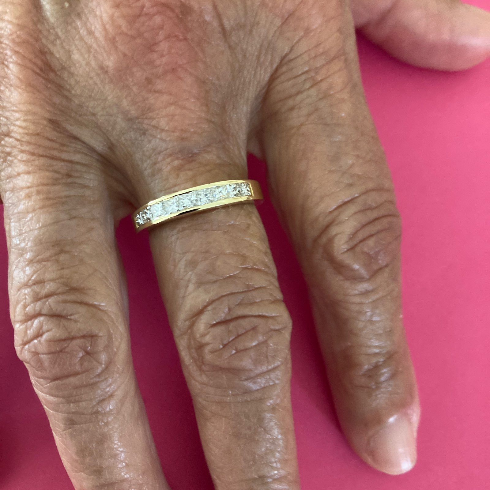 LADYS 18KT YELLOW GOLD DIAMOND BAND