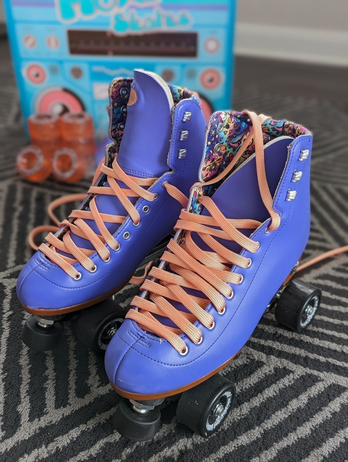 Moxi Beach Bunny Periwinkle Roller Skates Size 9