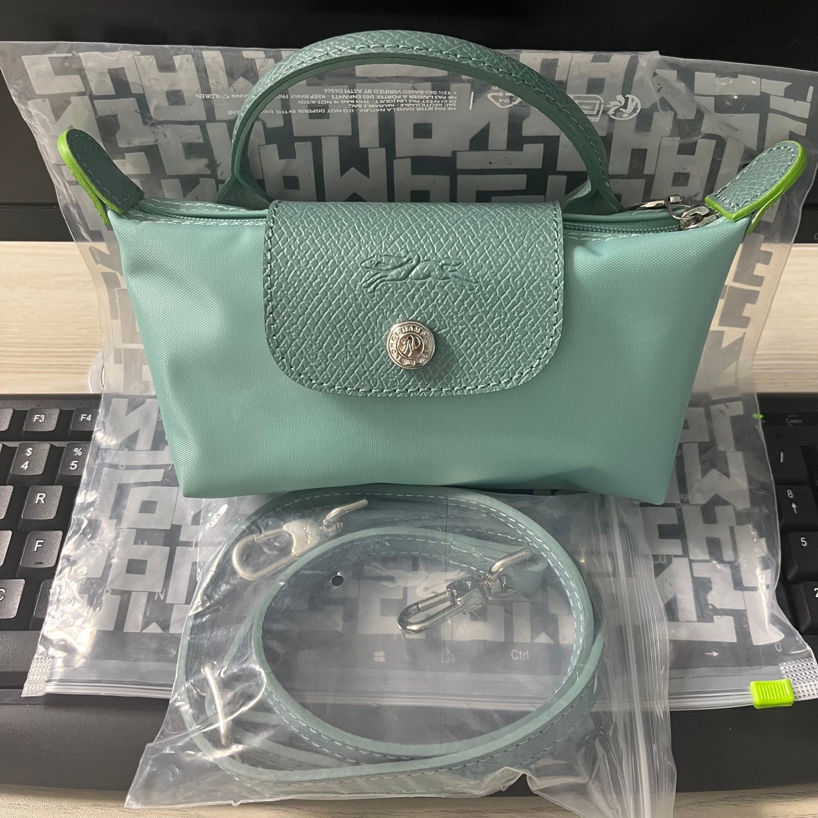 Longchamp Handbags fashionable, versatile