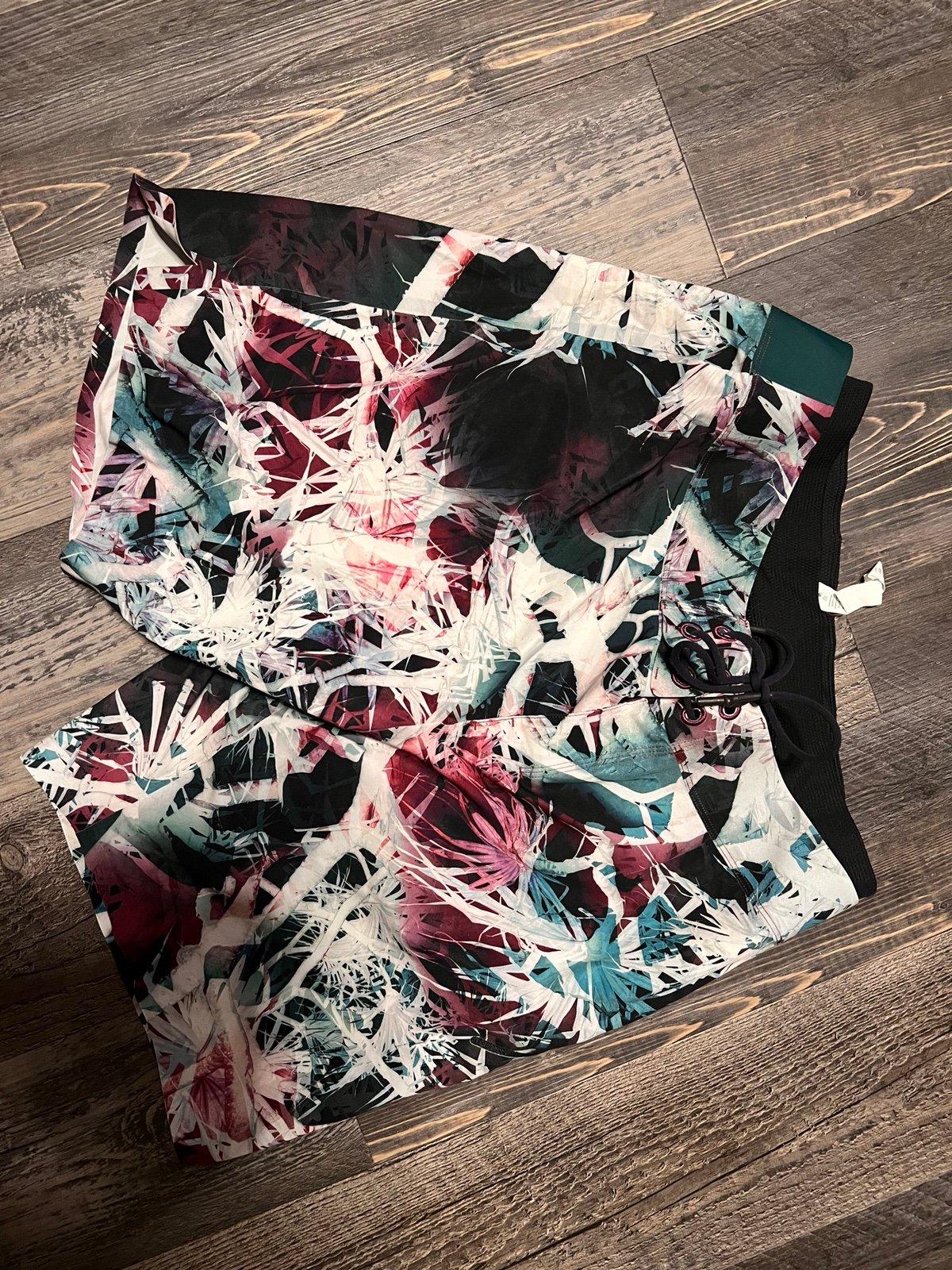 Lululemon board shorts size 34