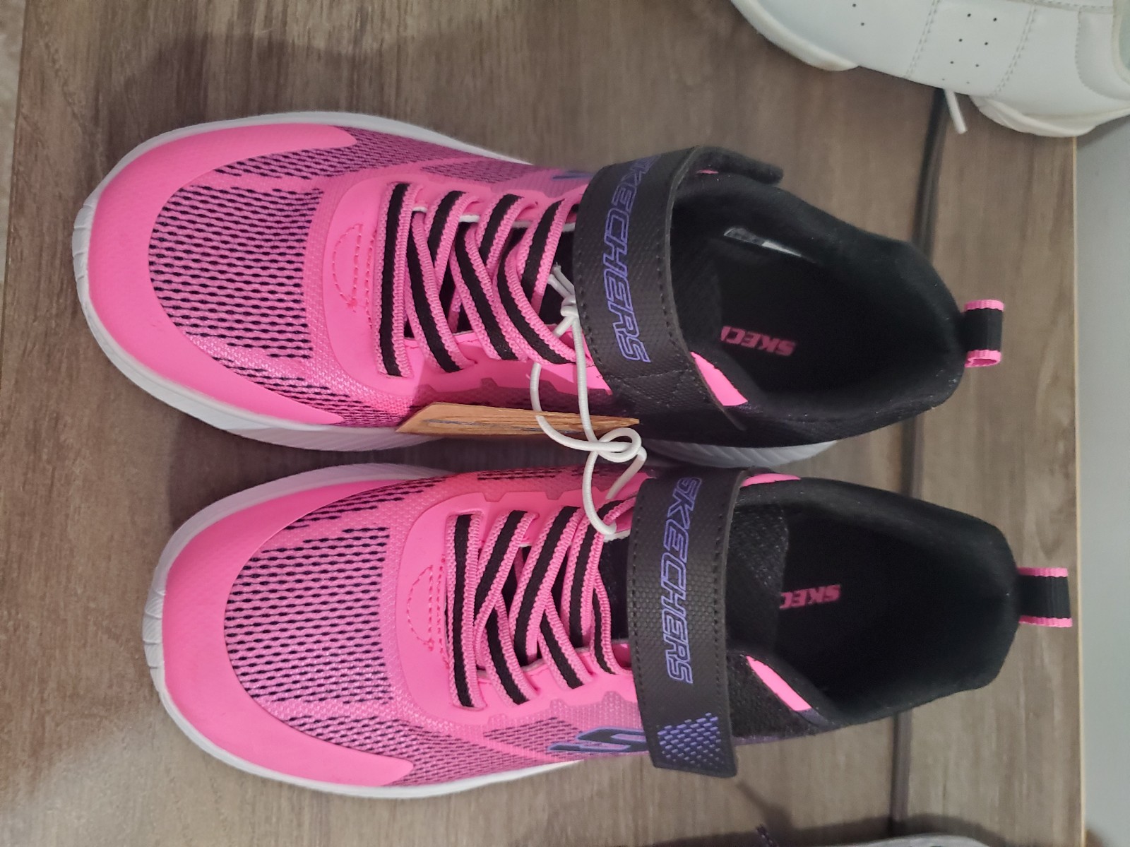 Girls Size 2 Sketchers
