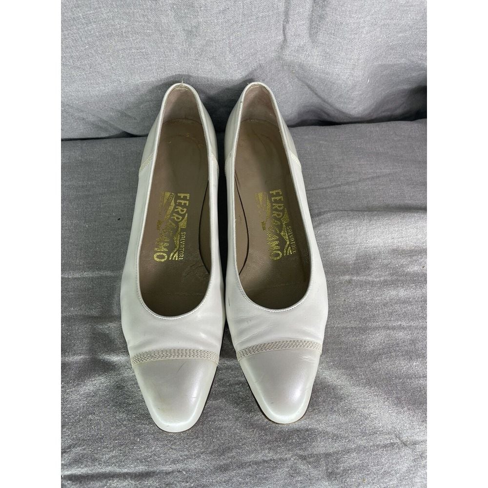 Vintage Salvatore Ferragamo cap toe pumps Made in Florence Italy sz 6.5 AAA