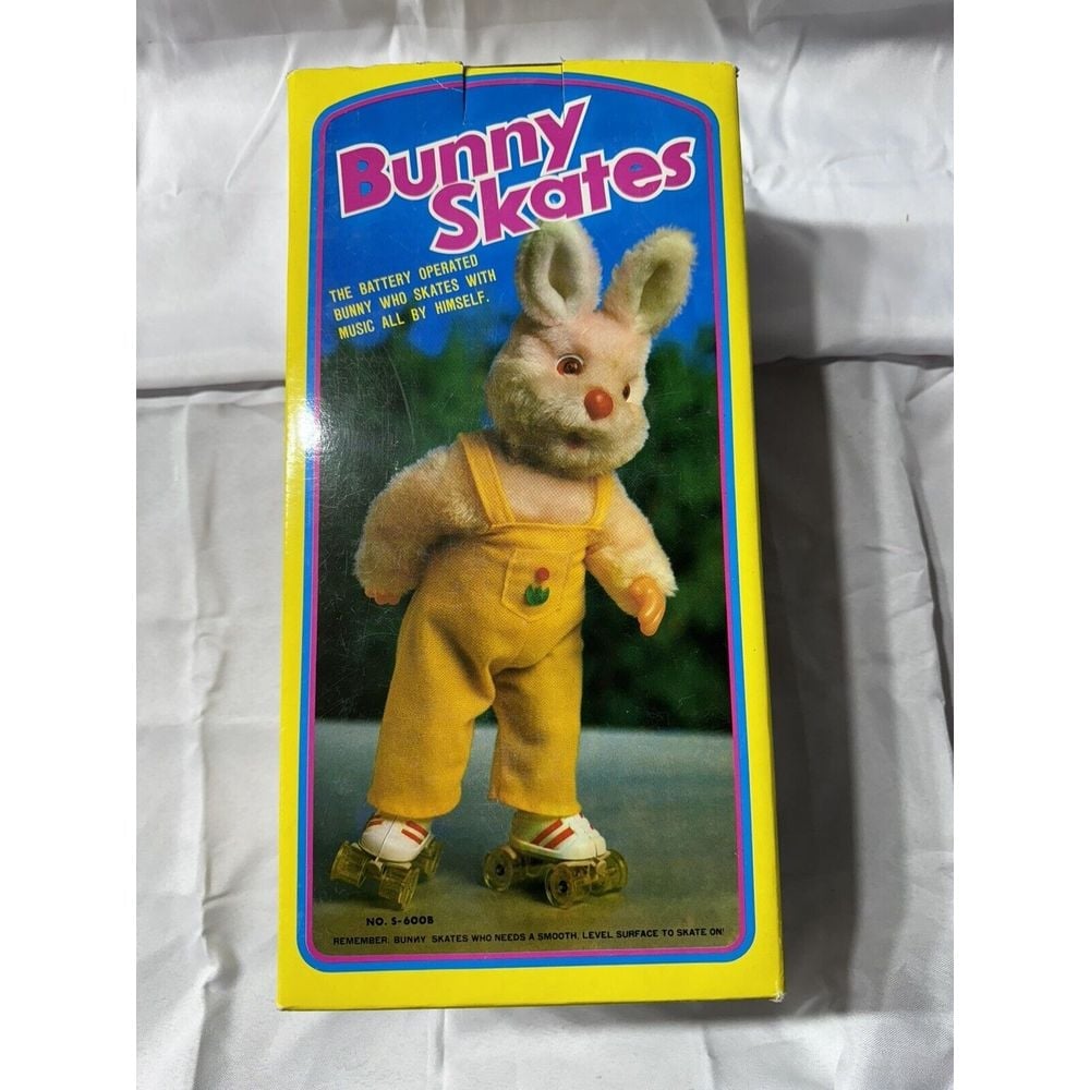 VINTAGE 1985 PINK BUNNY RABBIT on Roller Skates Toy SKATES TO MUSIC IN