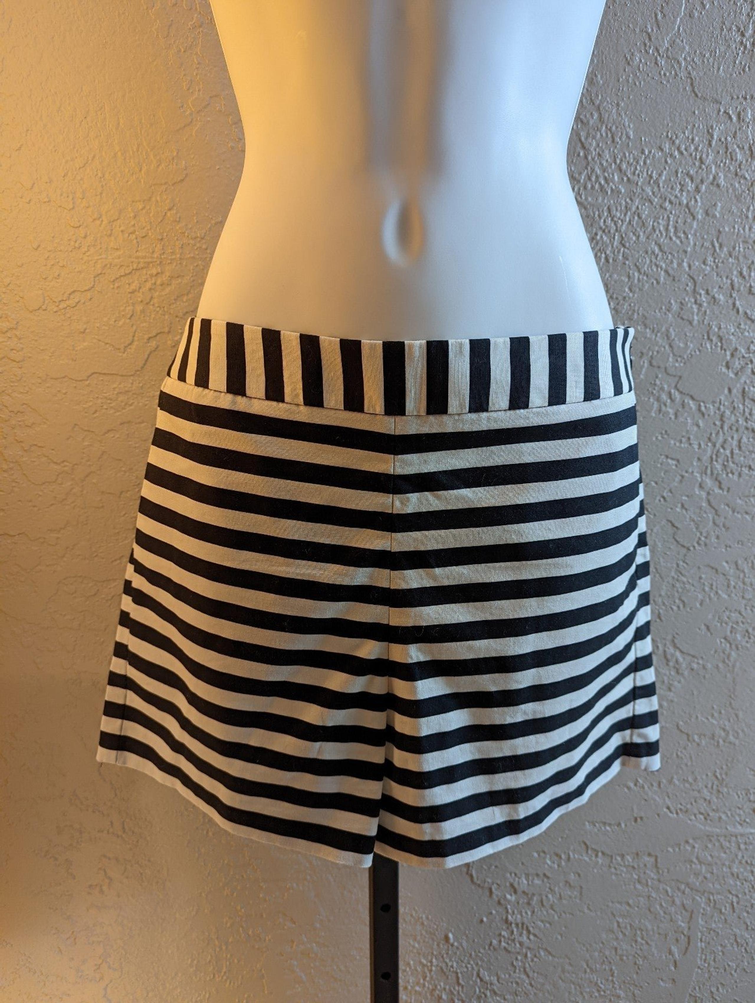 Express Short Dress Shorts Size 0 Black And White Striped Pockets.