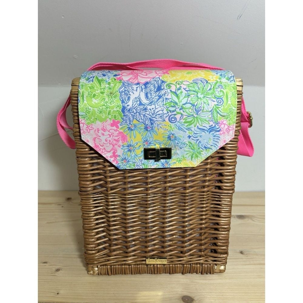 Lilly Pulitzer Cheek to Cheek Wicker Rattan Wine Basket Bag Pink Lined EE1