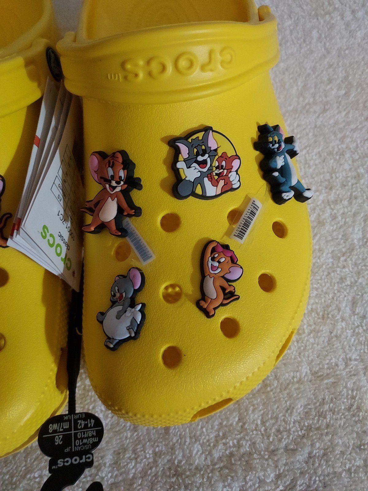 NWT CROCS SIZE 10 TOM & JERRY YELLOW CLOGS