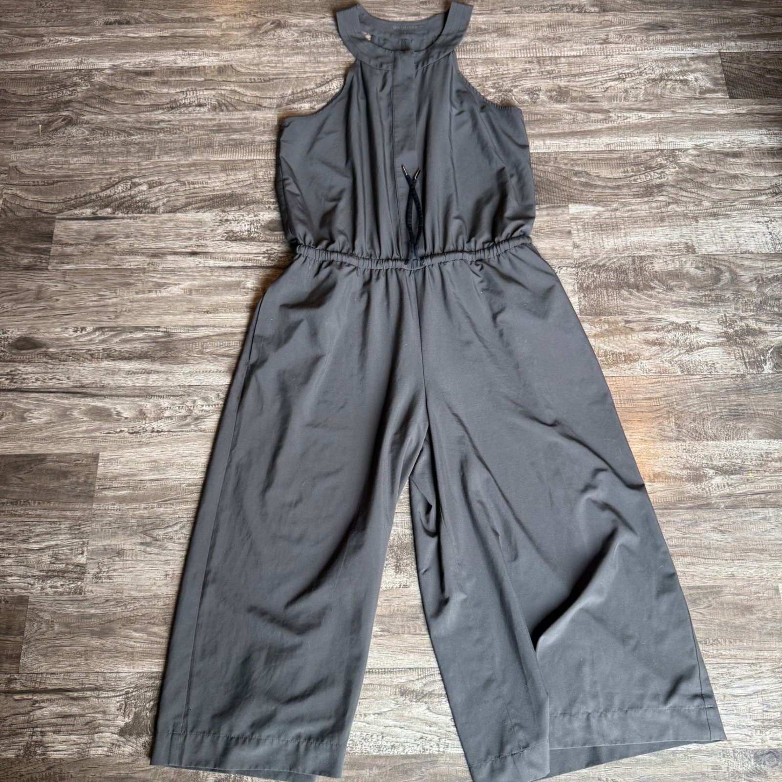 Athleta Mercer Gray Romper Jumpsuit Wide Leg Quick Drying Pockets Size 6
