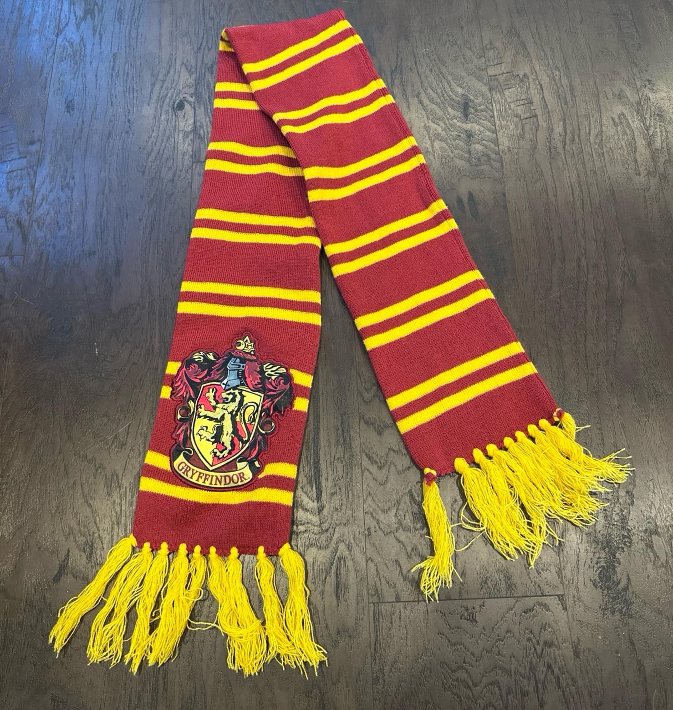 Harry Potter Gryffindor Red Yellow Winter Scarf Warner Bros