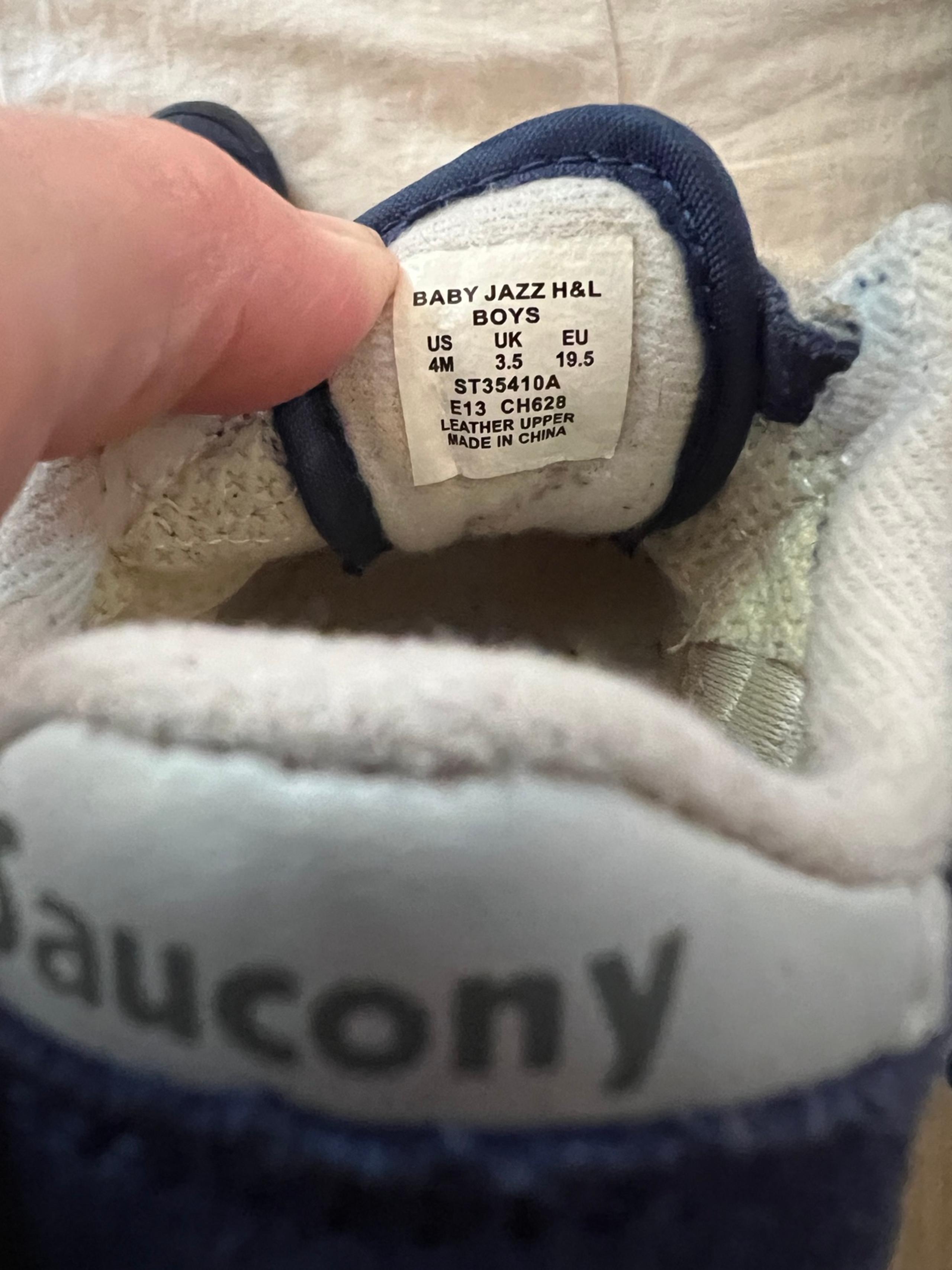 Saucony jazz Velcro sneakers size 4 months navy
