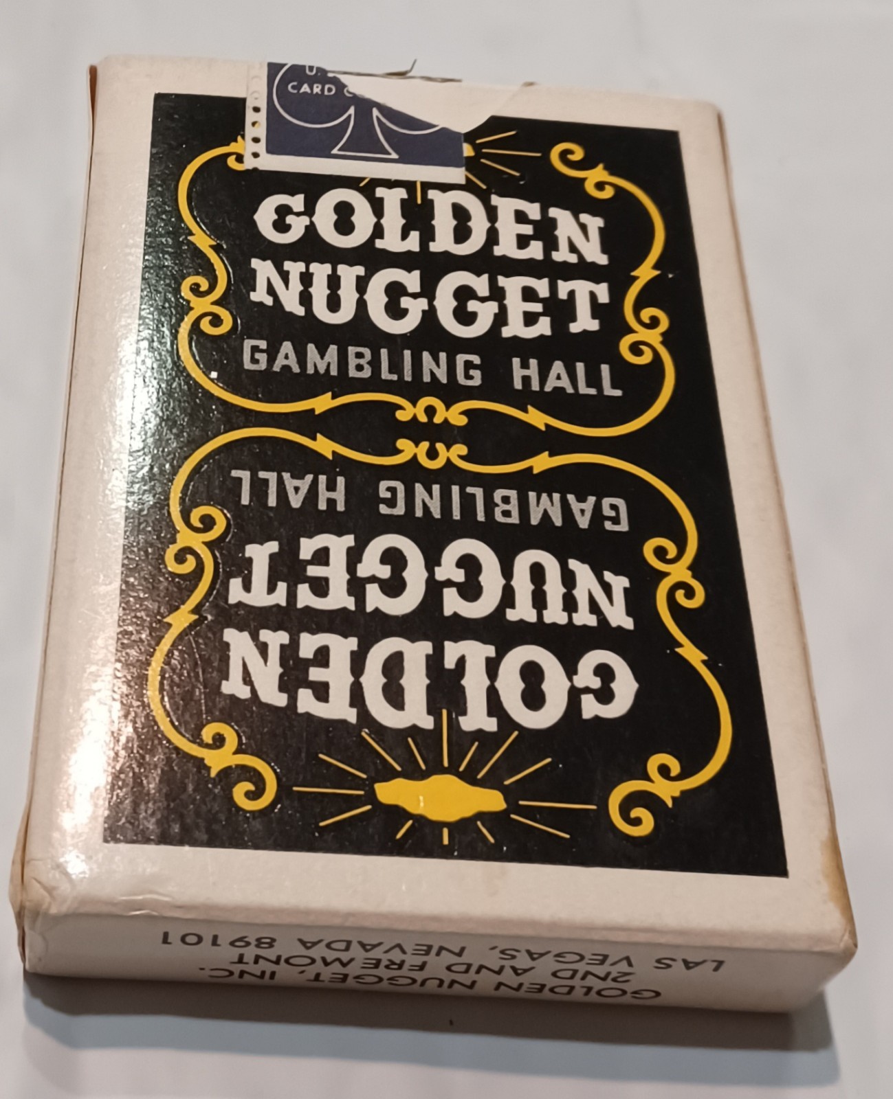 A BEAUTIFUL VINTAGE VERY RARE 1970'S GOLDEN NUGGET CASINO PLAYING CARDS