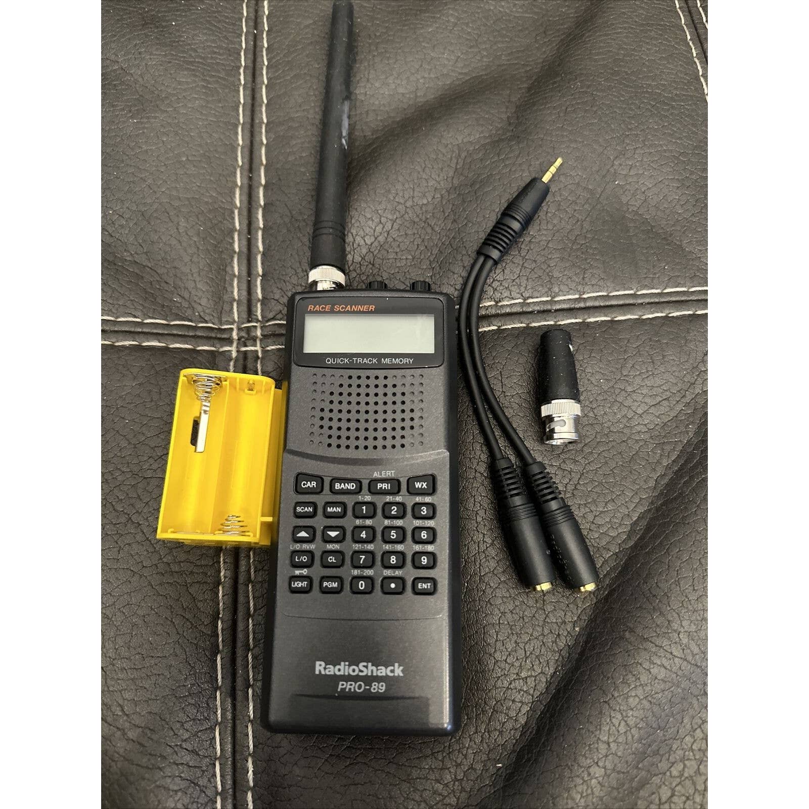 RadioShack PRO-89 (200-Channel) Handheld 800MHz Police-Fire-EMS Scanner TESTED