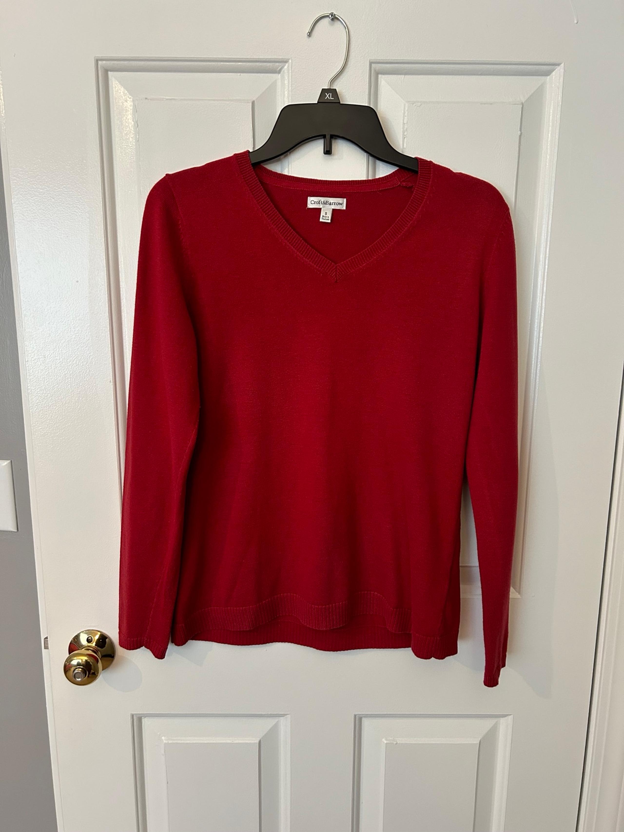 Women’s V-neck Size S