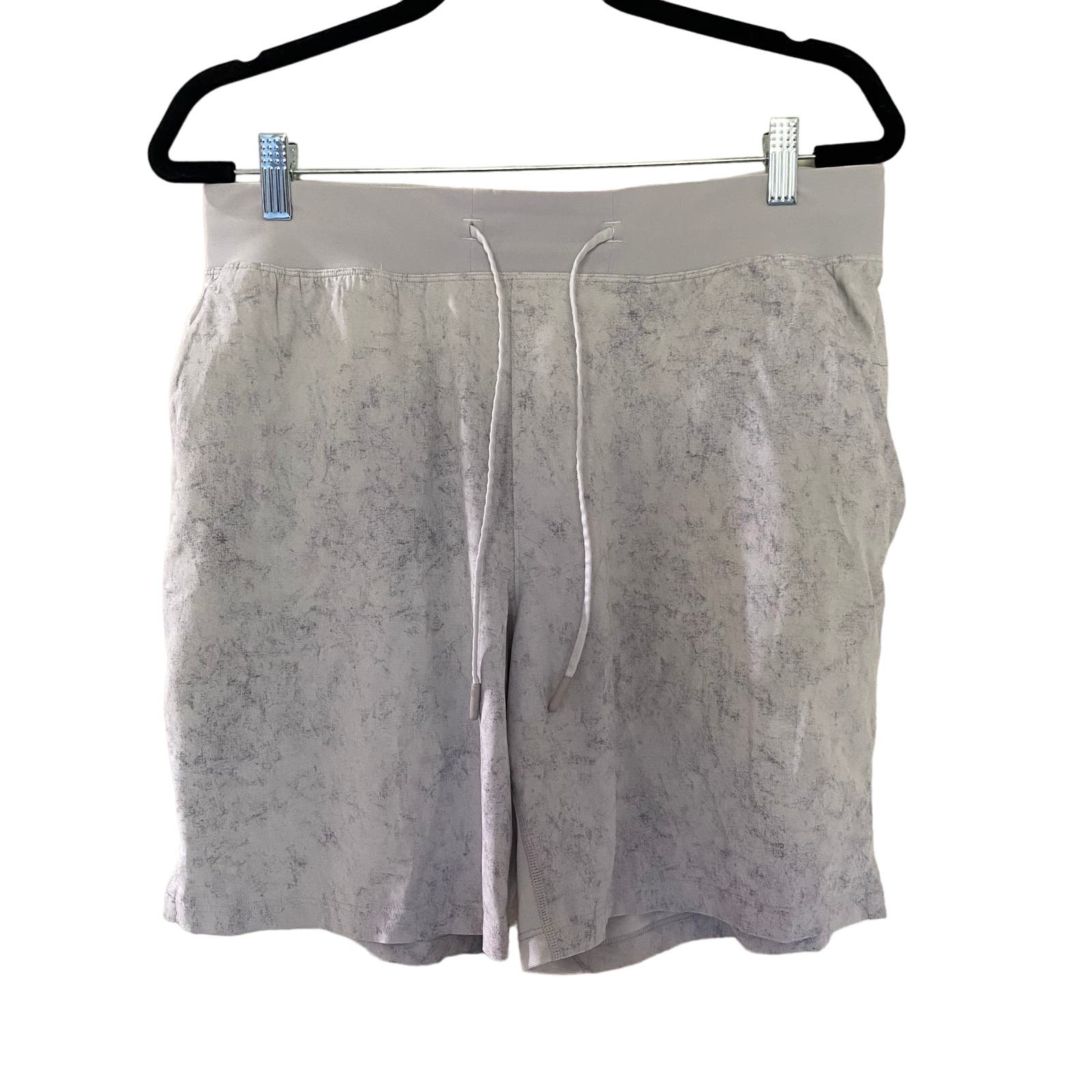 LULULEMON License To Train Linerless Shorts sz L