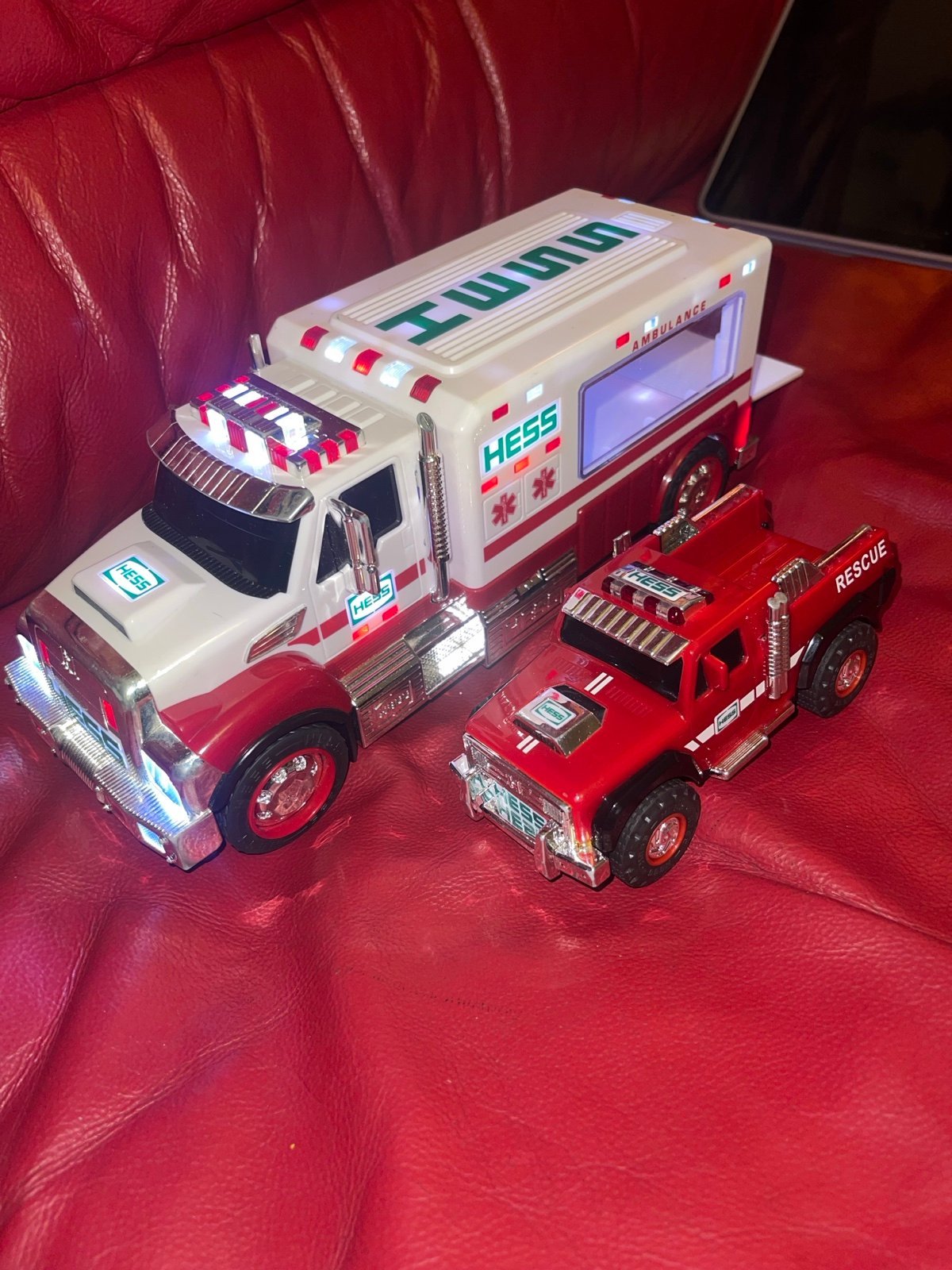 HESS toy truck 2020 ambulance and rescue