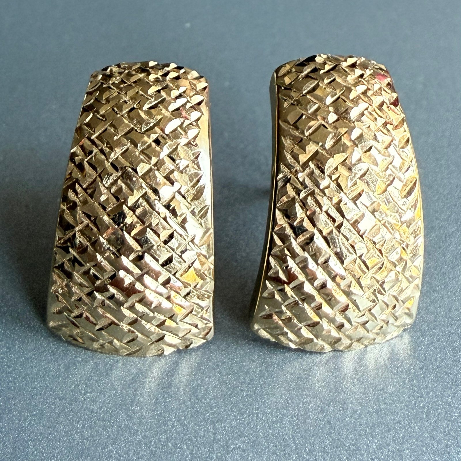 Italian 14k Solid Yellow Gold Diamond Cut Etched Vintage Earrings Signed RL