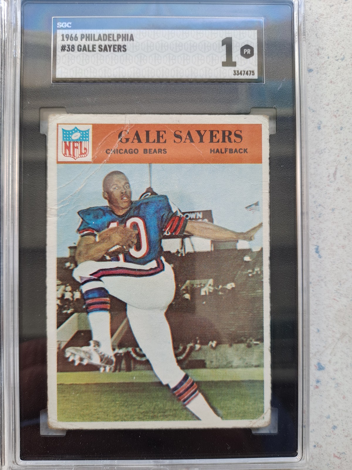 1966 Philadelphia Gale Sayers Rookie SGC 1