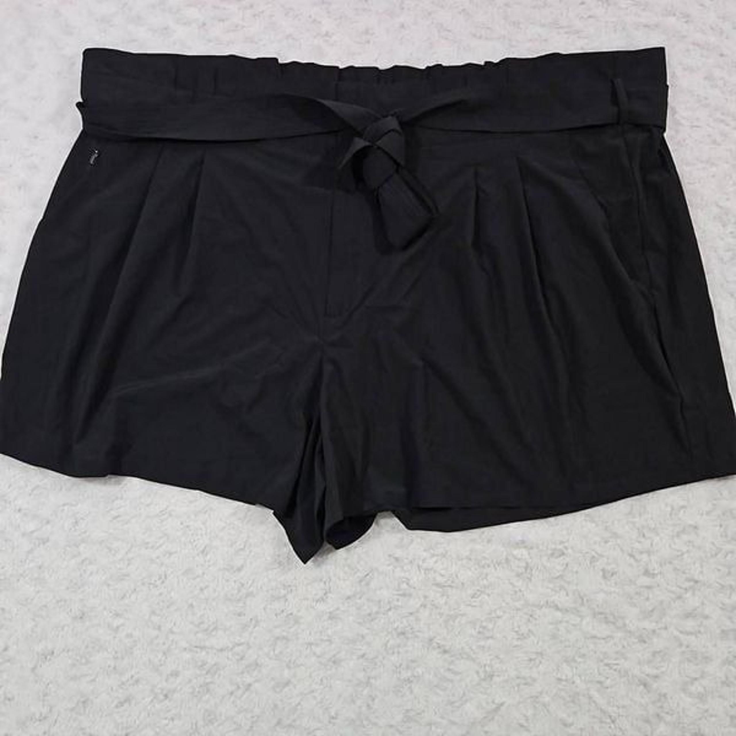 Athleta Skyline short II Black Belted Dressy casual summer travel womens size 26