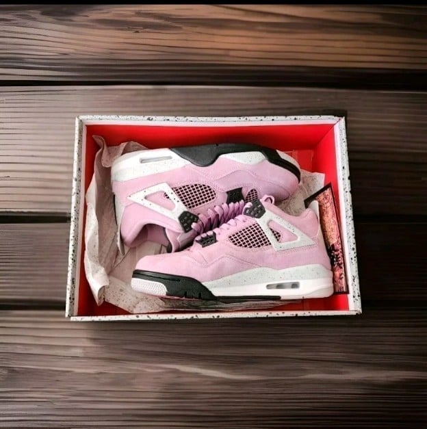 Jordan 4 Orchid women size ,8,and 8.5