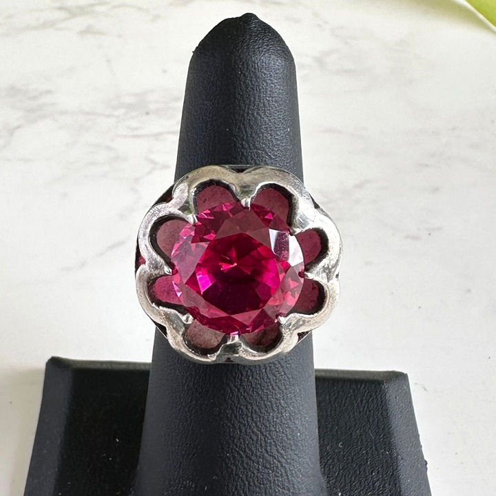 Vintage Sterling Silver Flower Design Ring With Faceted Round Simulated Ruby Sto
