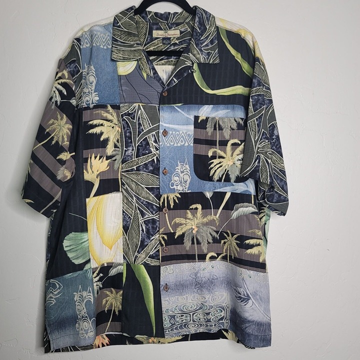 Tommy Bahama L Short Sleeve Button Down Hawaiian Shirt Floral Palms Tiki Silk