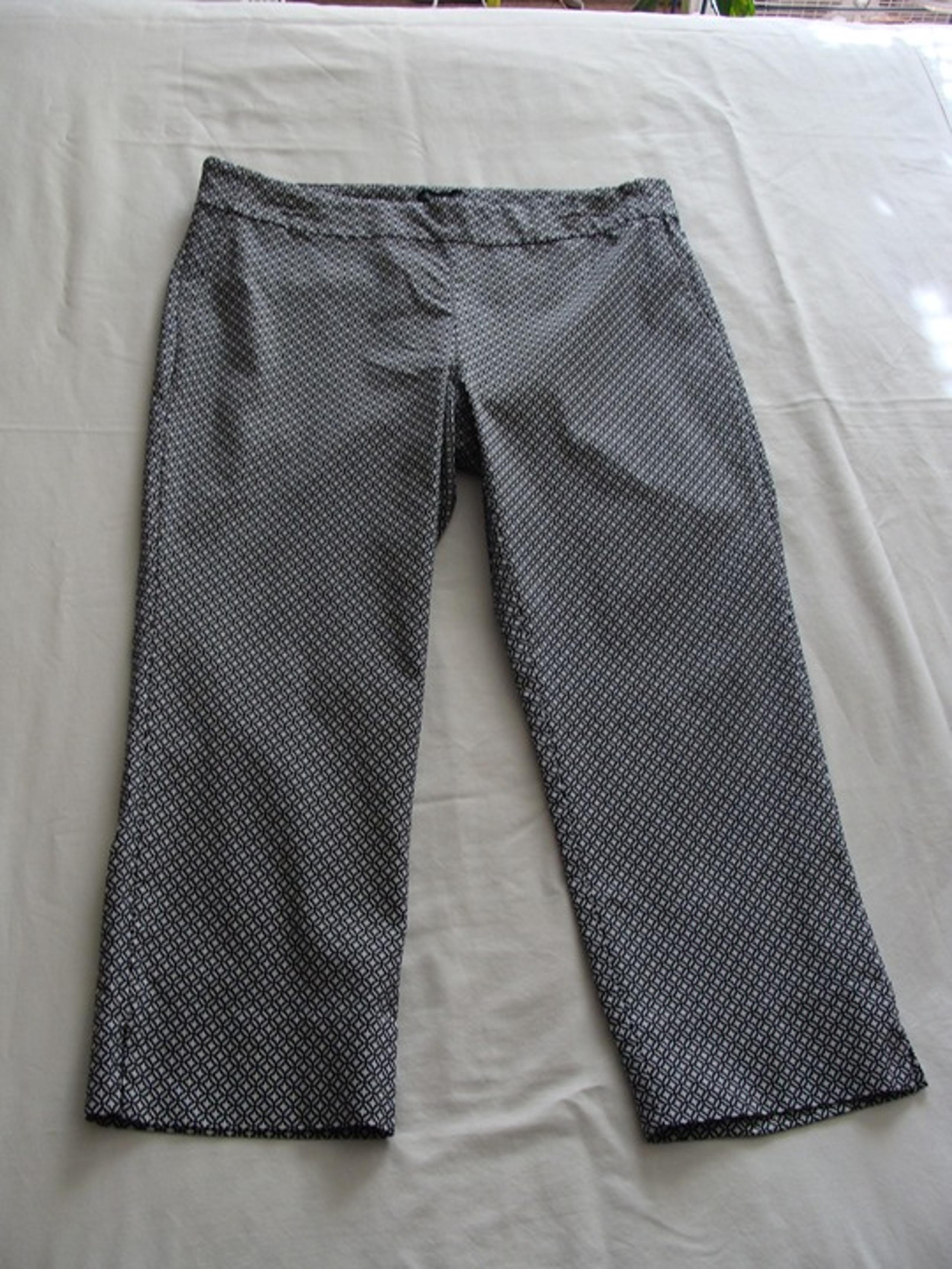 CYNTHIA ROWLEY Black & White Pattern PULL-ON Crop Pant Sz 12 (22.5 Inseam)