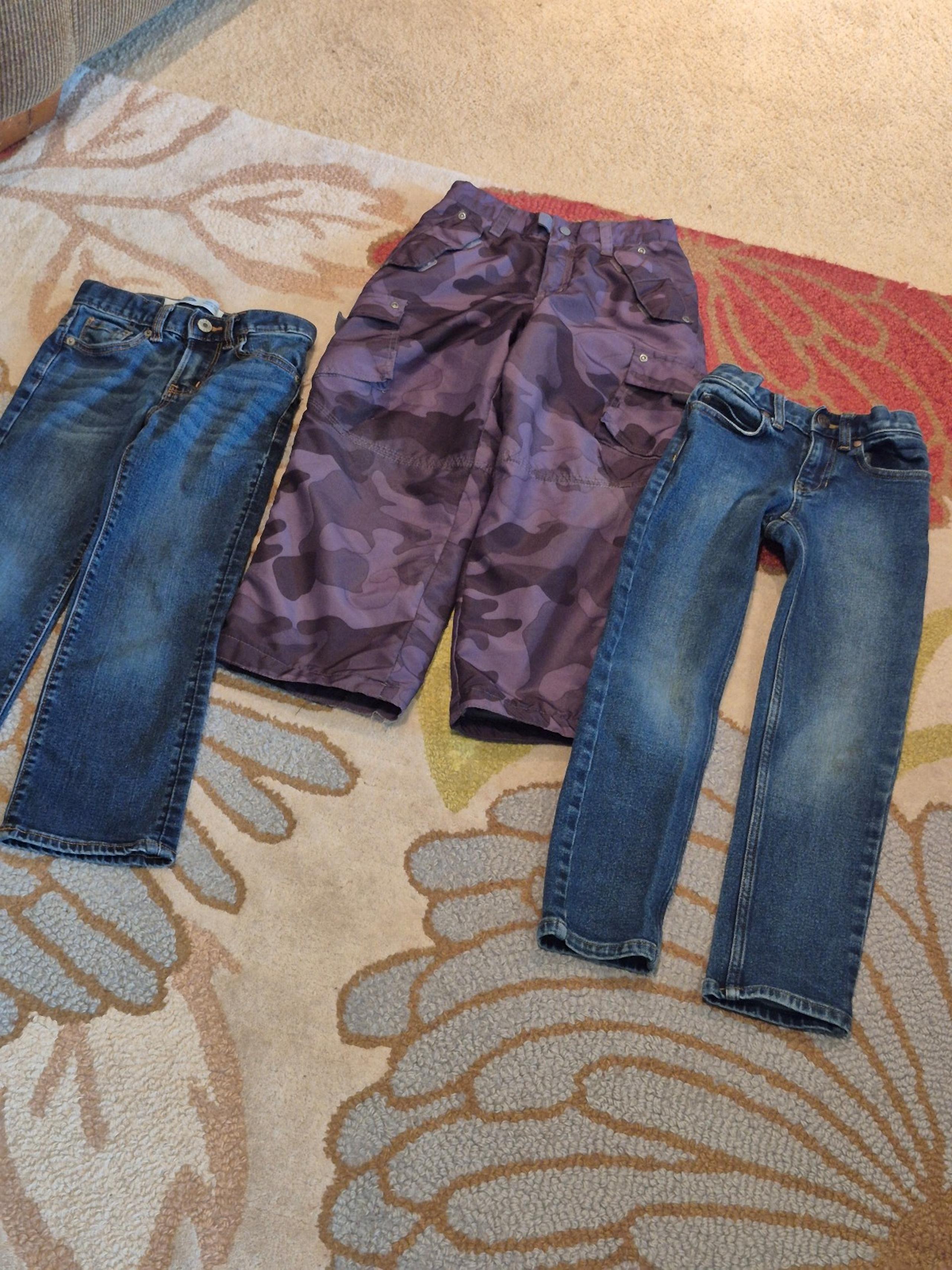 Lot of 3 boys jeans and grey camo snowpants, size 6 and 6 slim - Old Navy