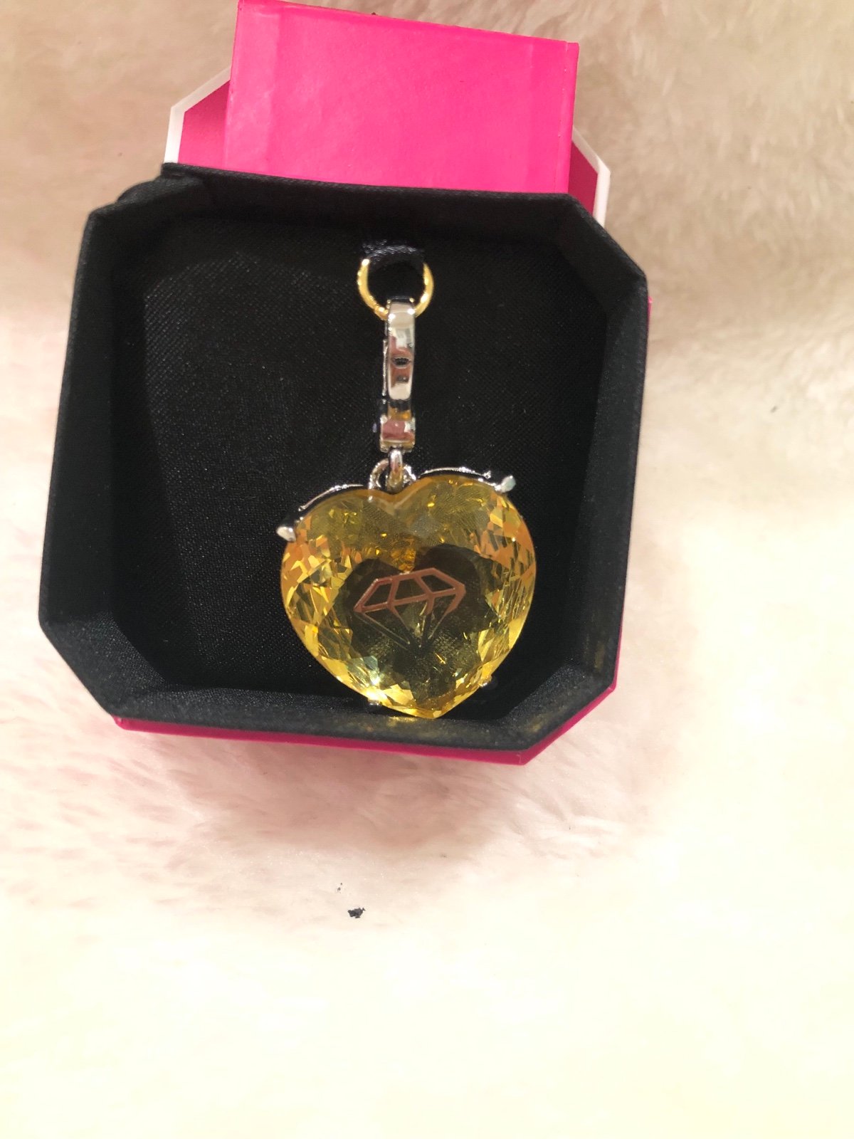 C-LG Diamond engrvd heart gem color yellow