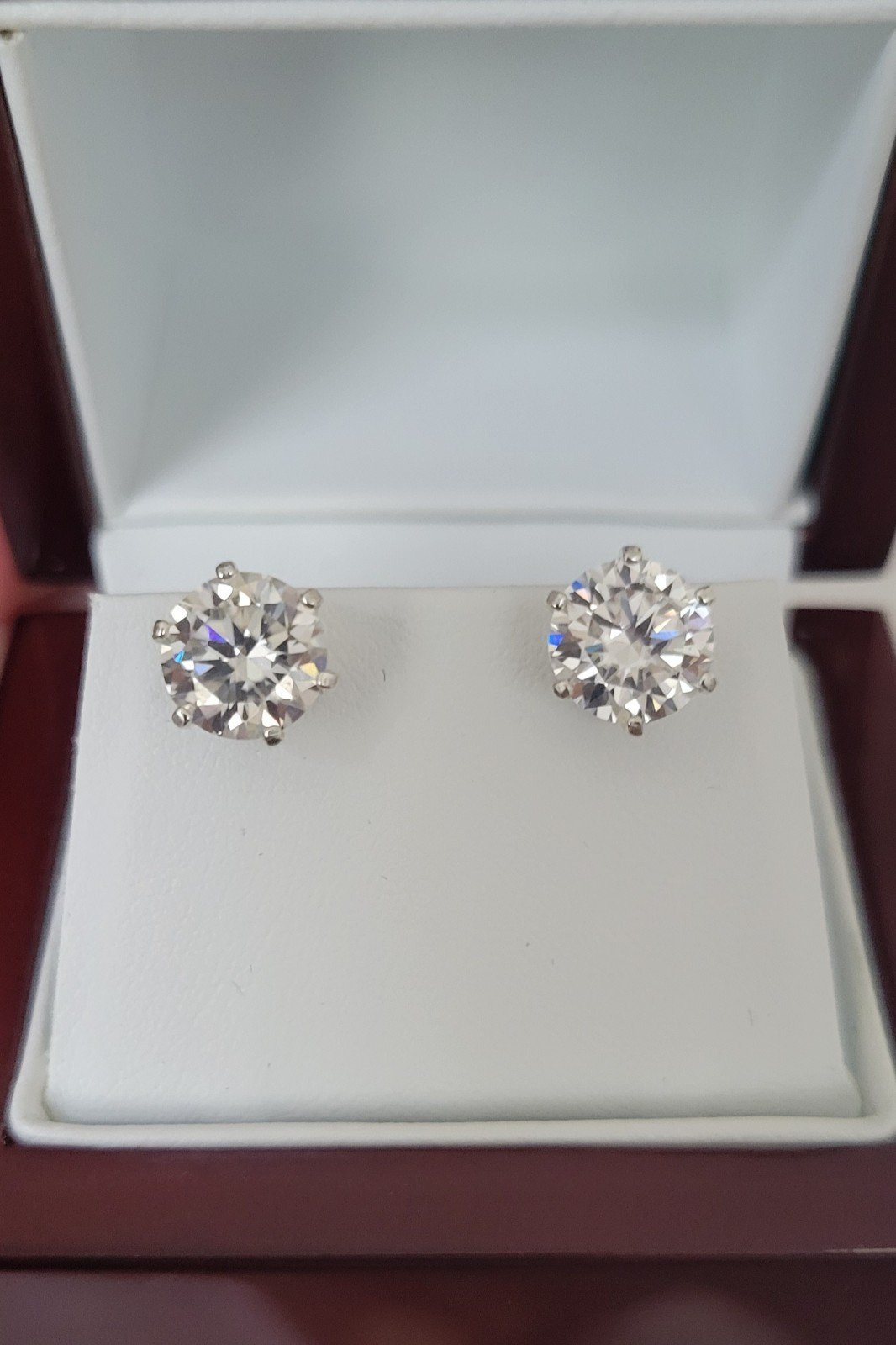 New 4ct Beautiful Moissanite Stud Earrings