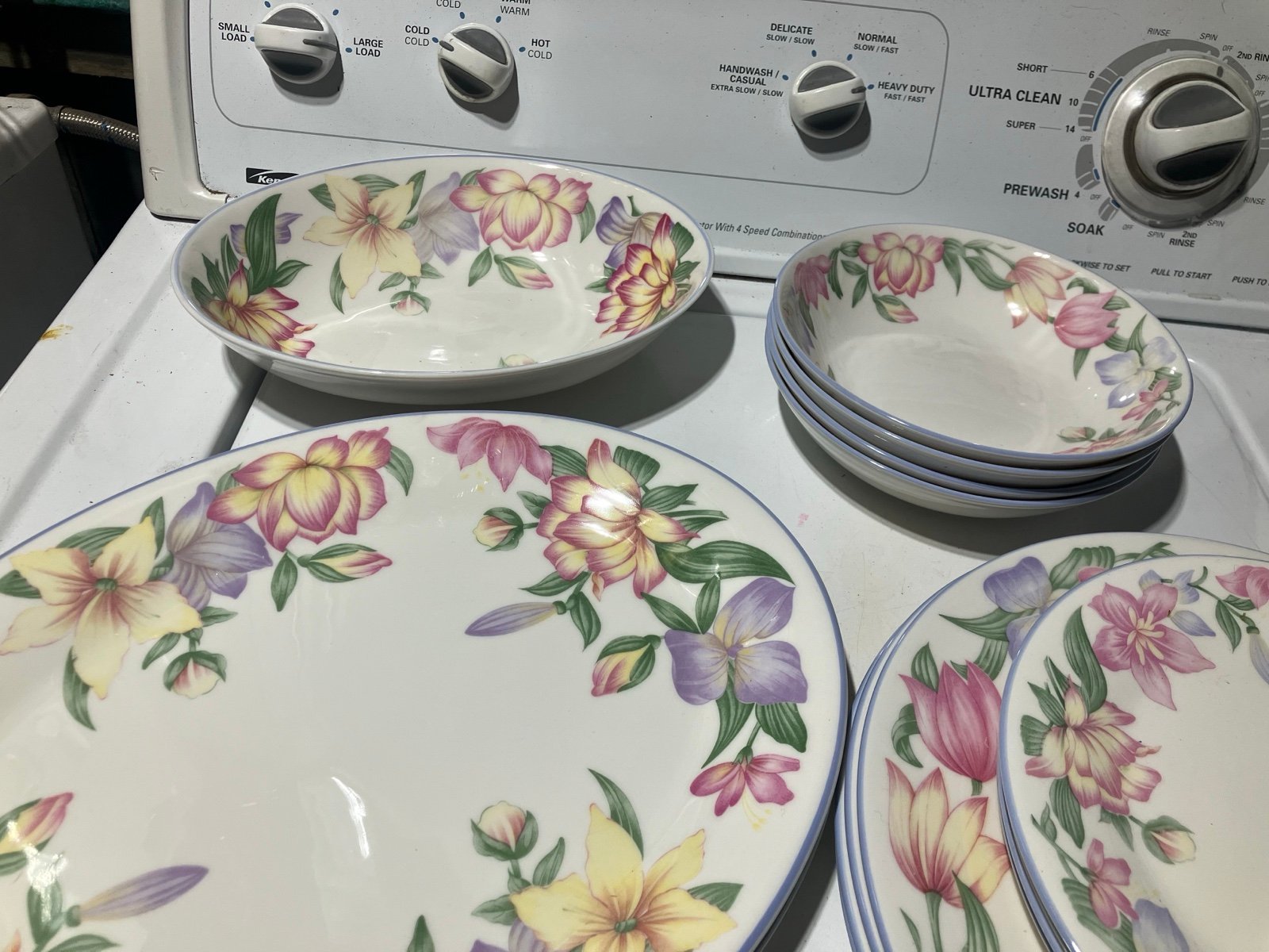 Vintage 1991 Royal Doulton Expressions Blooms service for 4
