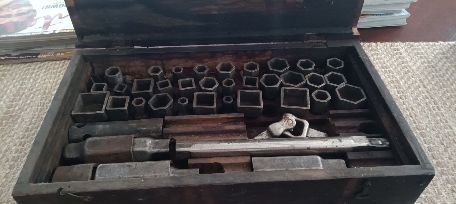 1913 Frank Mossberg socket set in box