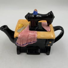 Pre-Owned Ceramic Sewing Machine Teapot AA02B41036