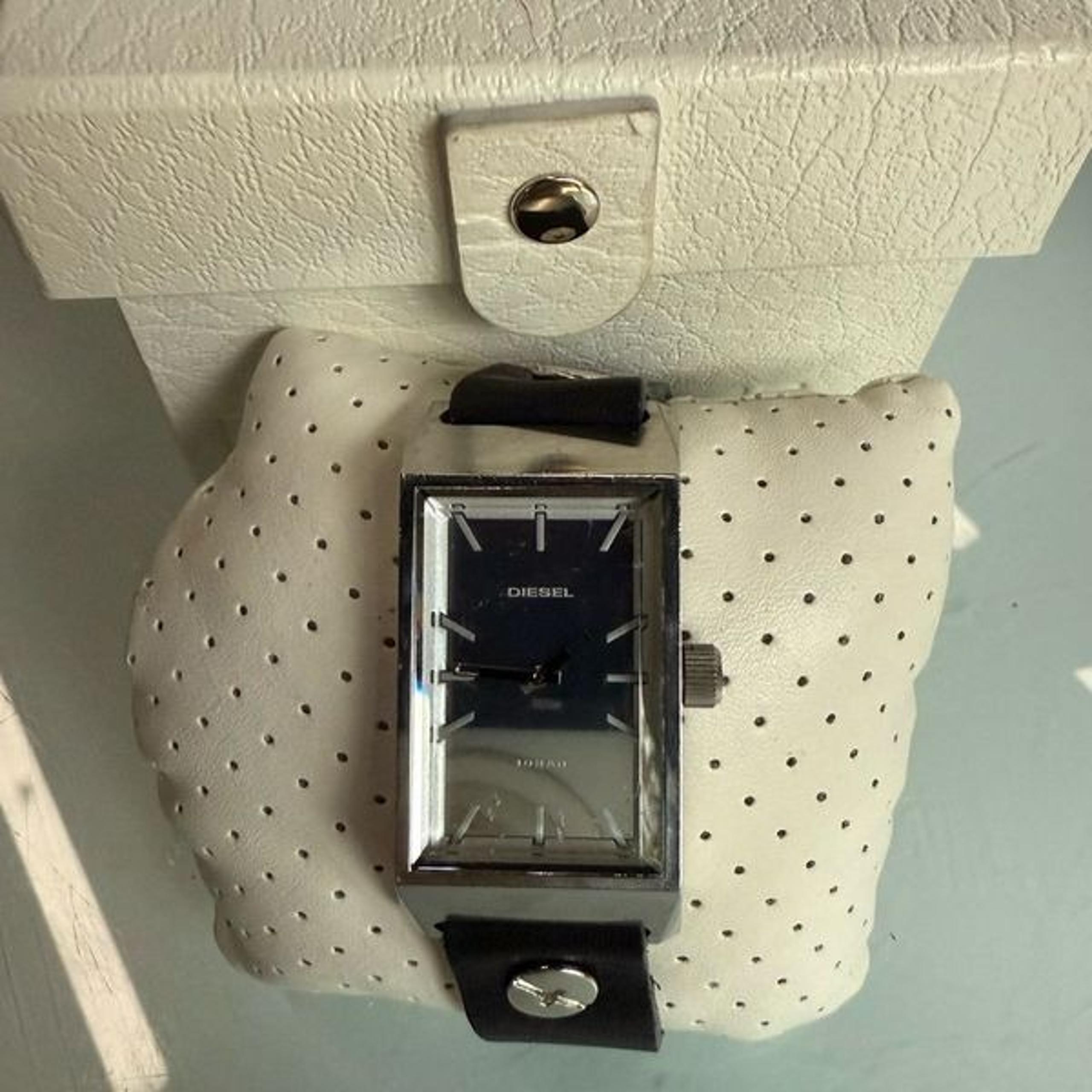 Diesel Mirrored Watch 10 bar DZ1020 rectangle case new black leather band unisex