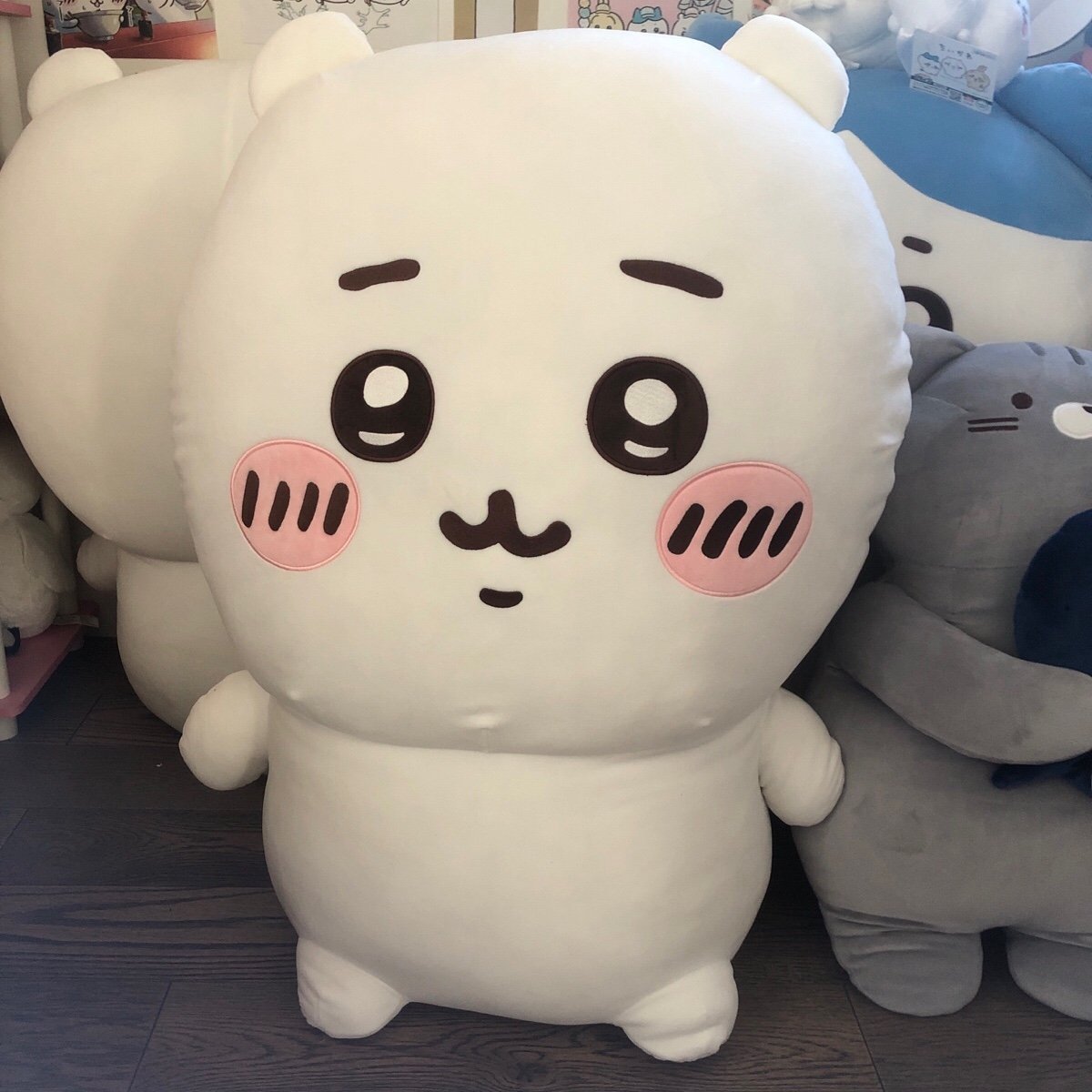MINISO x CHIIKAWA giant chiikawa plush