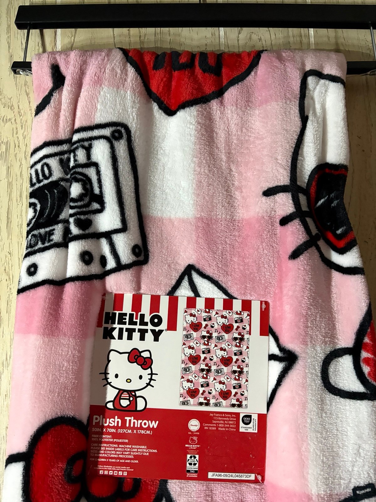 Hello Kitty Valentine Blanket