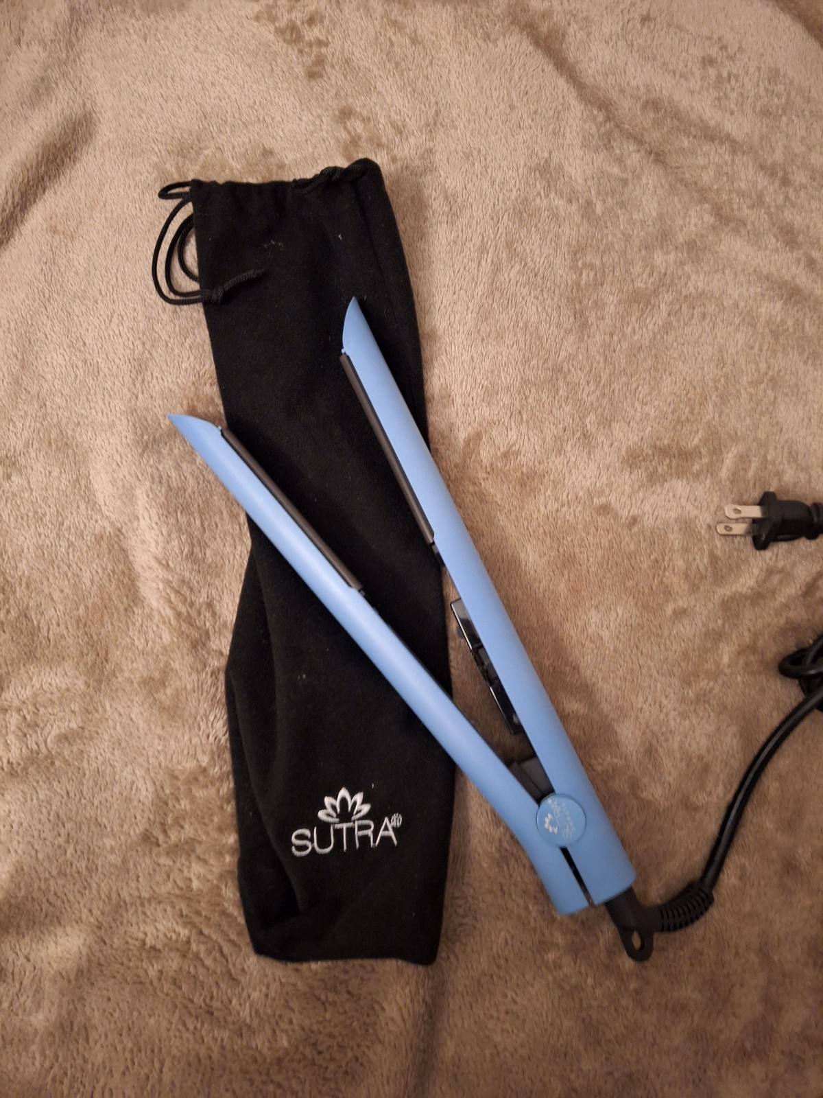 Brand NEW Sutra Ceramic Flat Iron With Infused Magnetic Plates - Blue With Bag