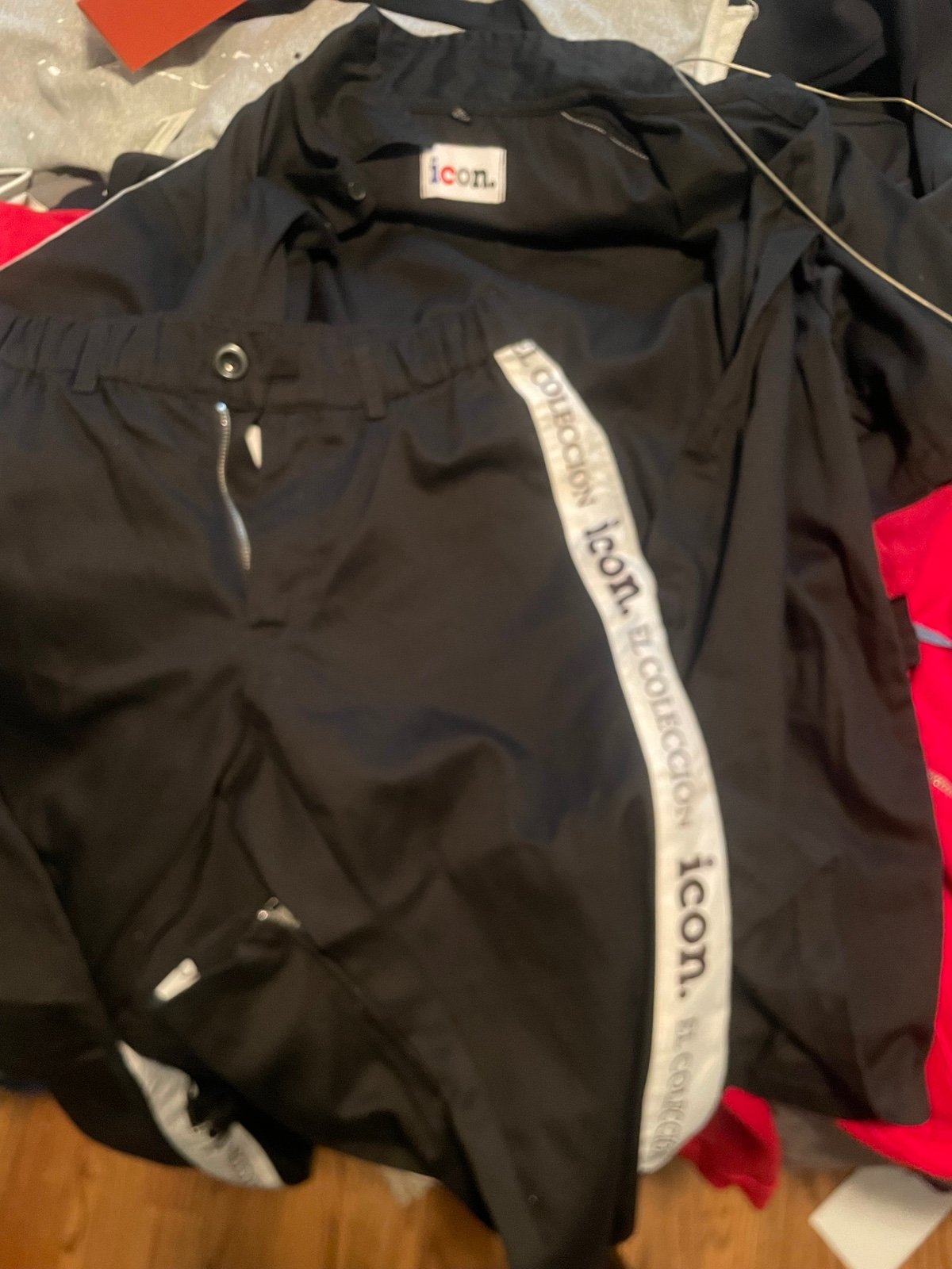 Iconic dickie suit
