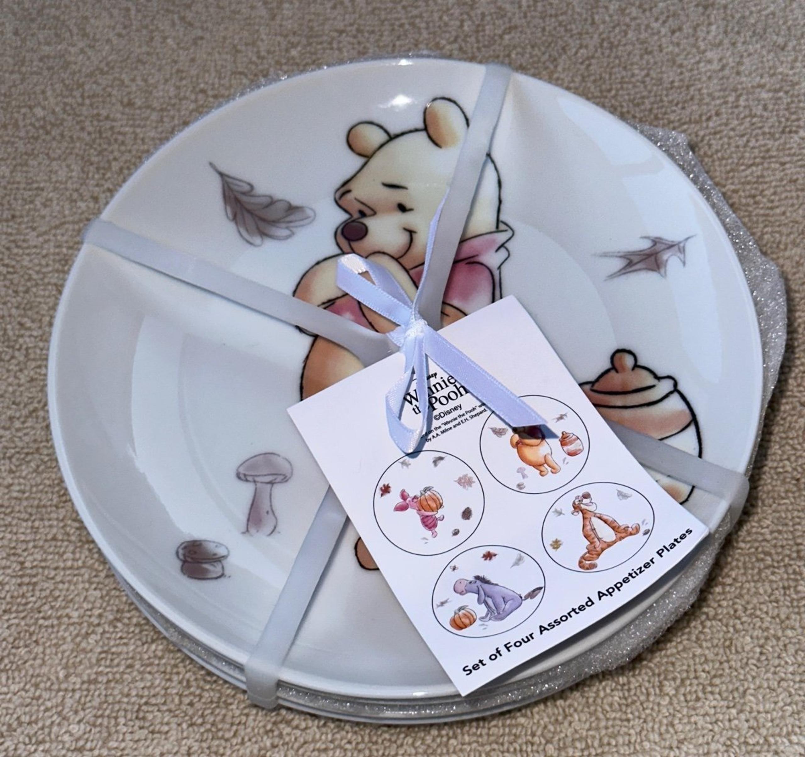 4 DISNEY WINNIE THE POOH & FRIENDS FALLING LEAVES APPETIZER PLATES PUMPKINS NEW
