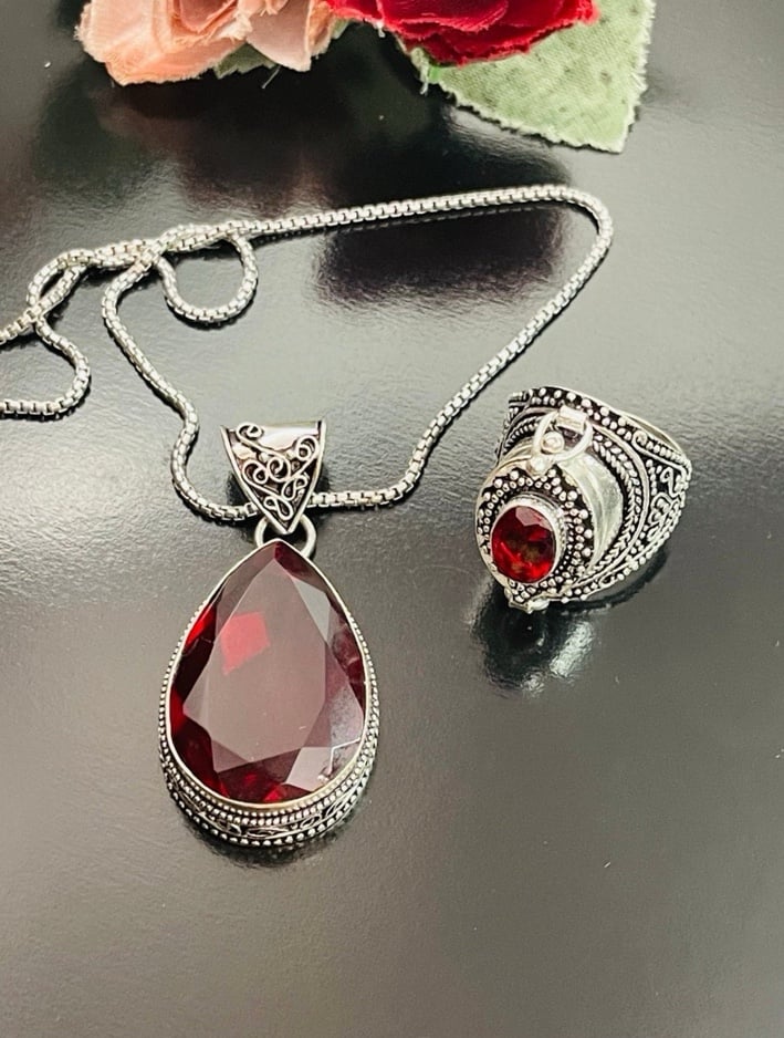 Sterling silver ruby red sterling silver poison ring size 7