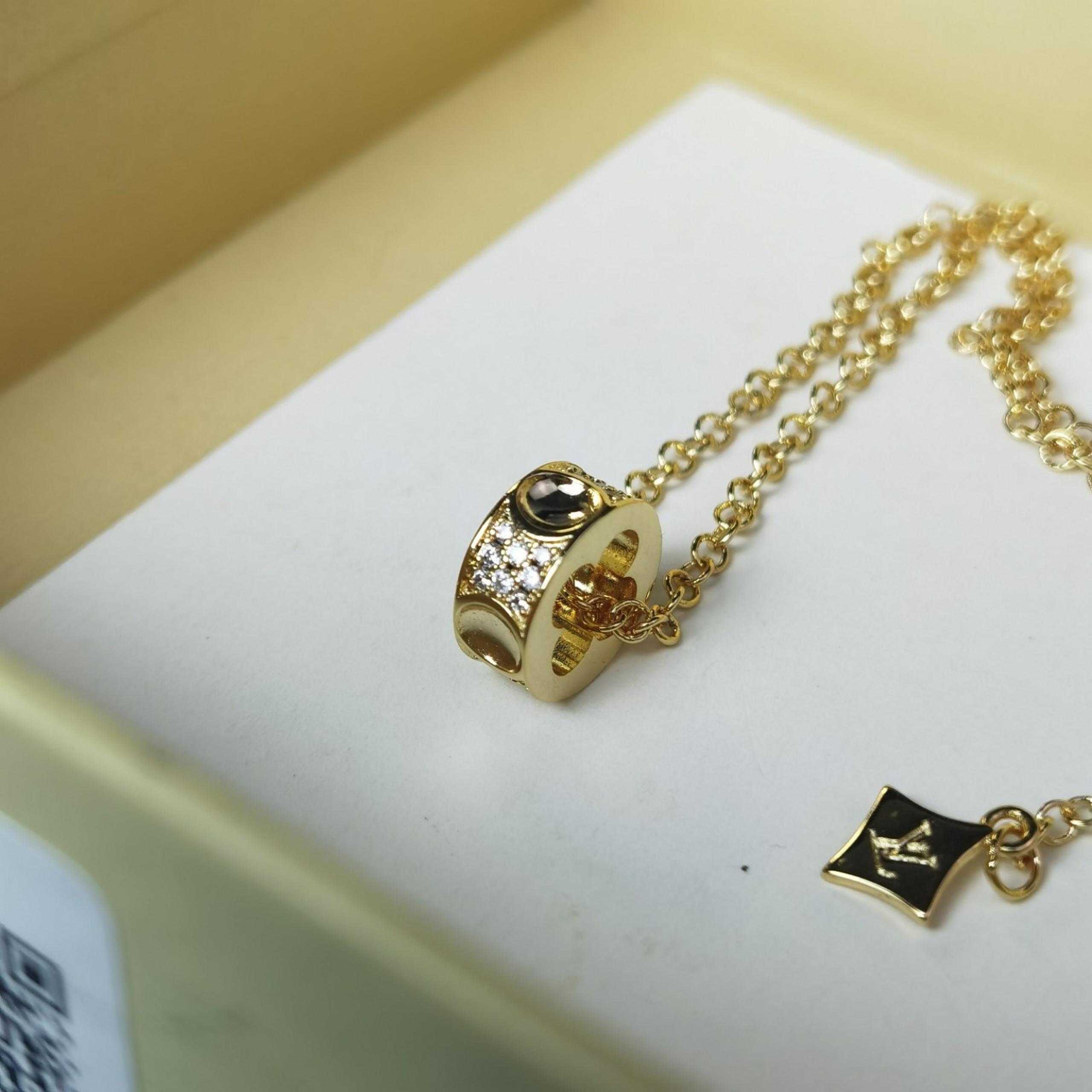 Pendant necklace
