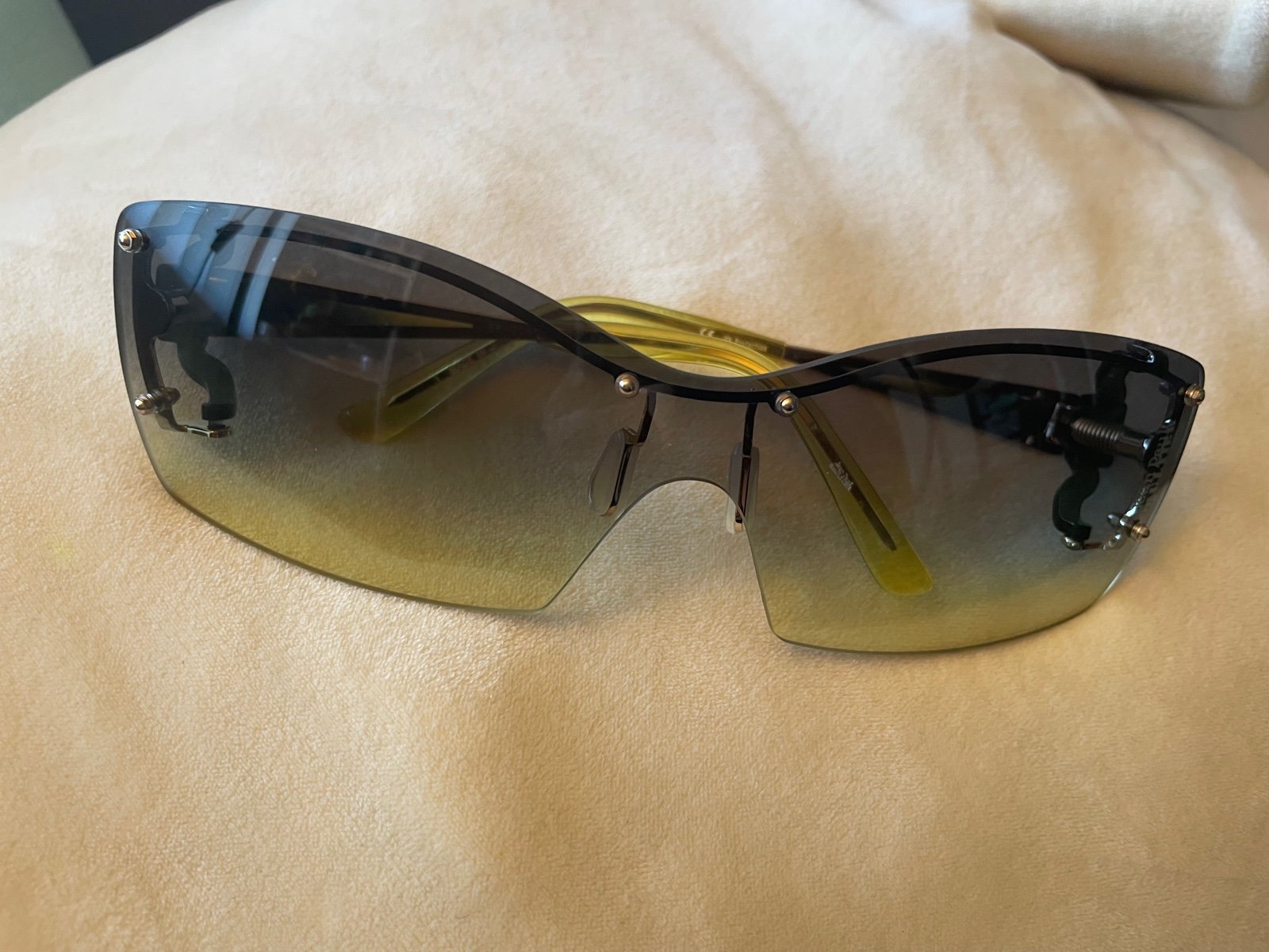 Chanel sunglasses guitar limited version